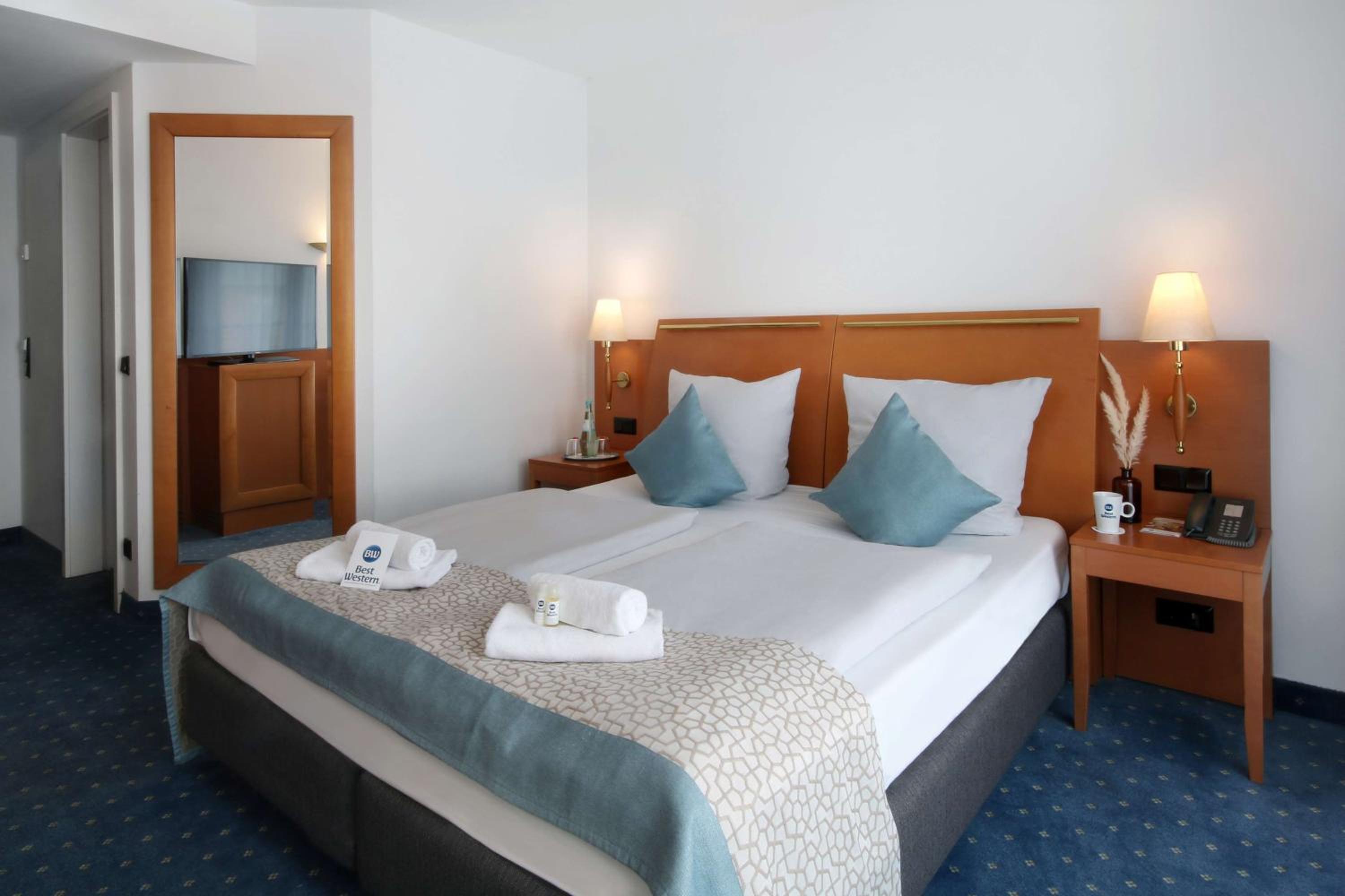 Comfort Queen Room - Photo 2