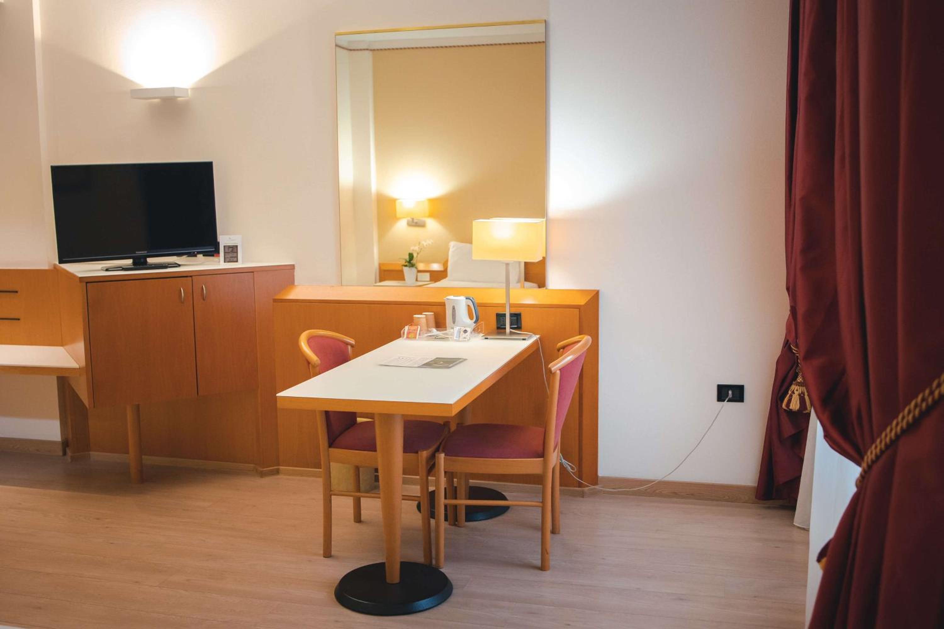 Standard Queen Room - Photo 5