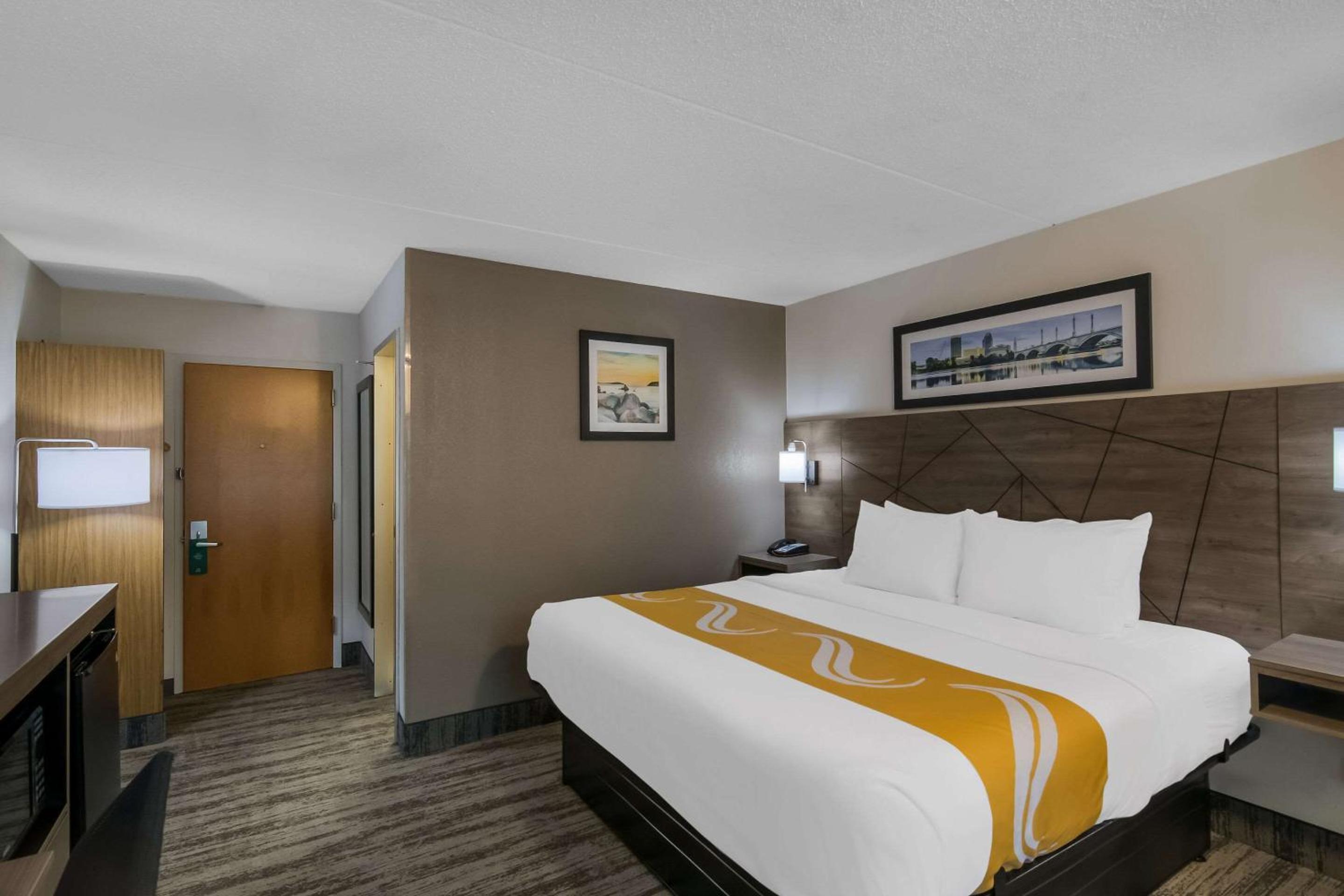King Room - Non-Smoking - Photo 4