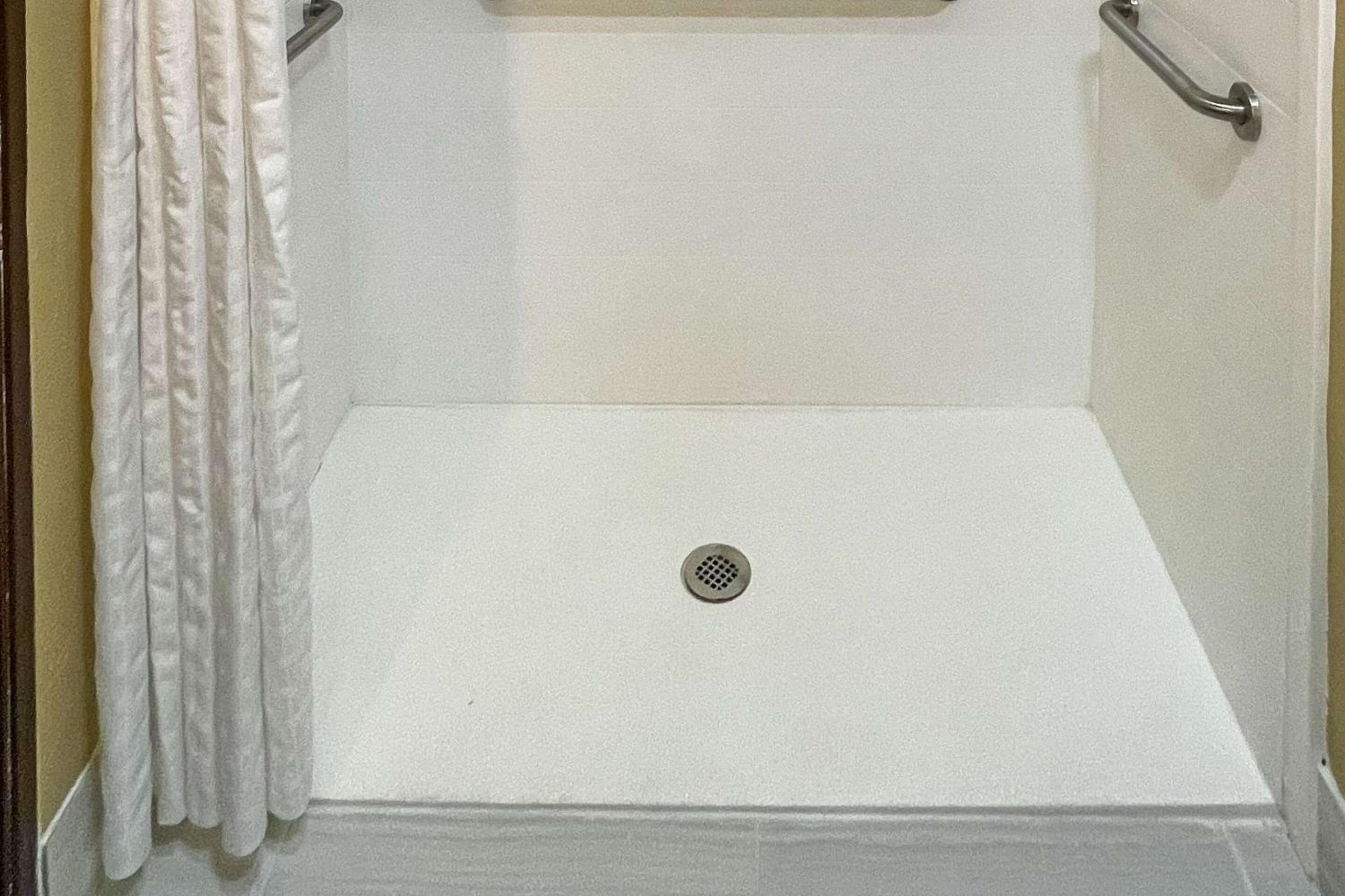 Queen Suite with Two Queen Beds - Accessible/Non-Smoking - Photo 2