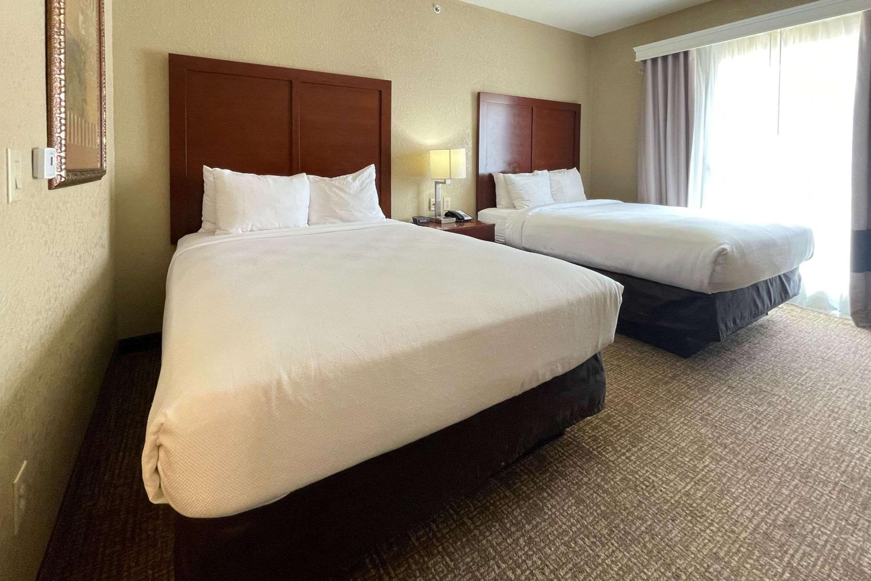 Queen Suite with Two Queen Beds - Non-Smoking - Photo 1