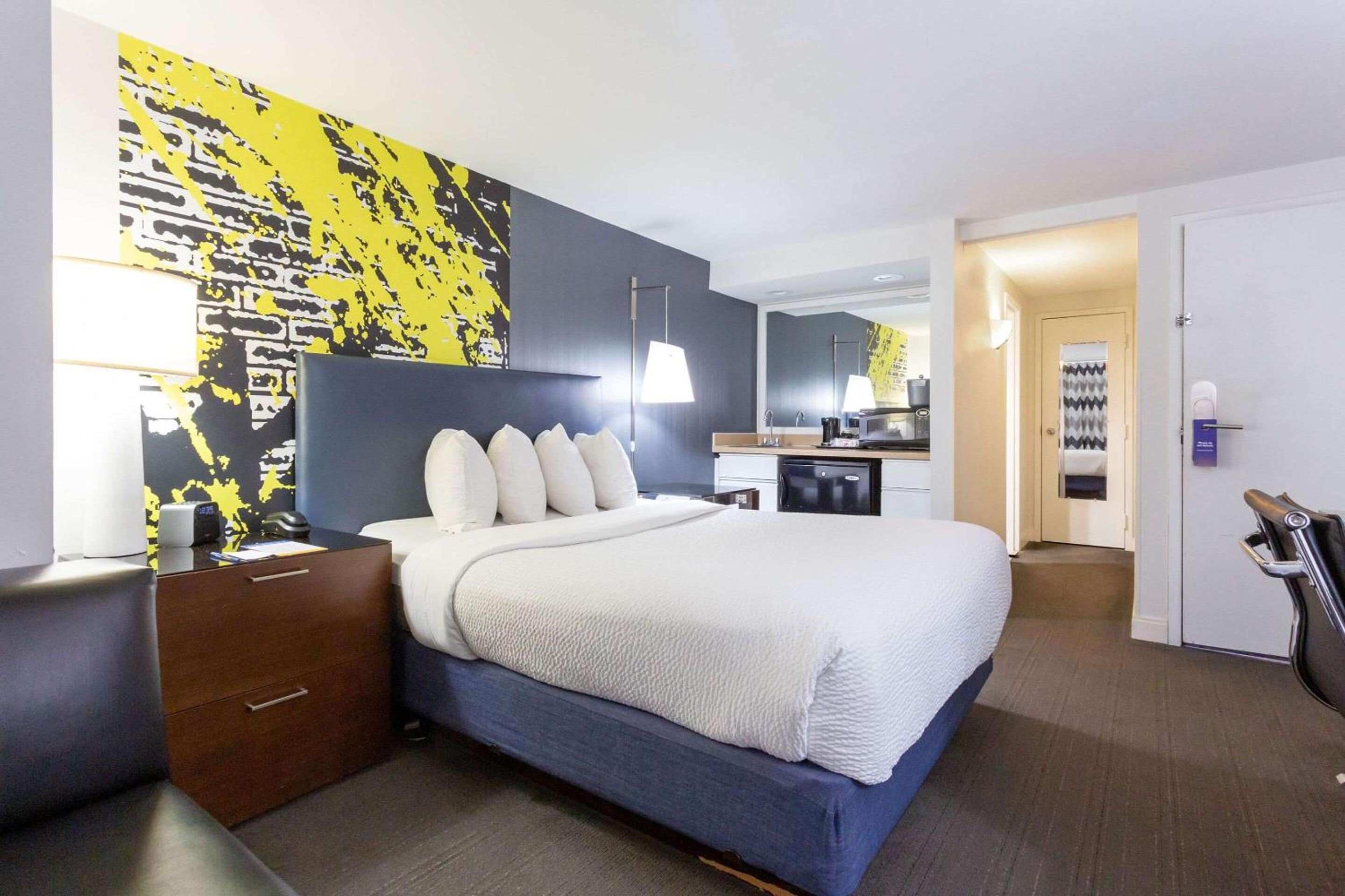 Standard King Room - Non-Smoking  photo 2
