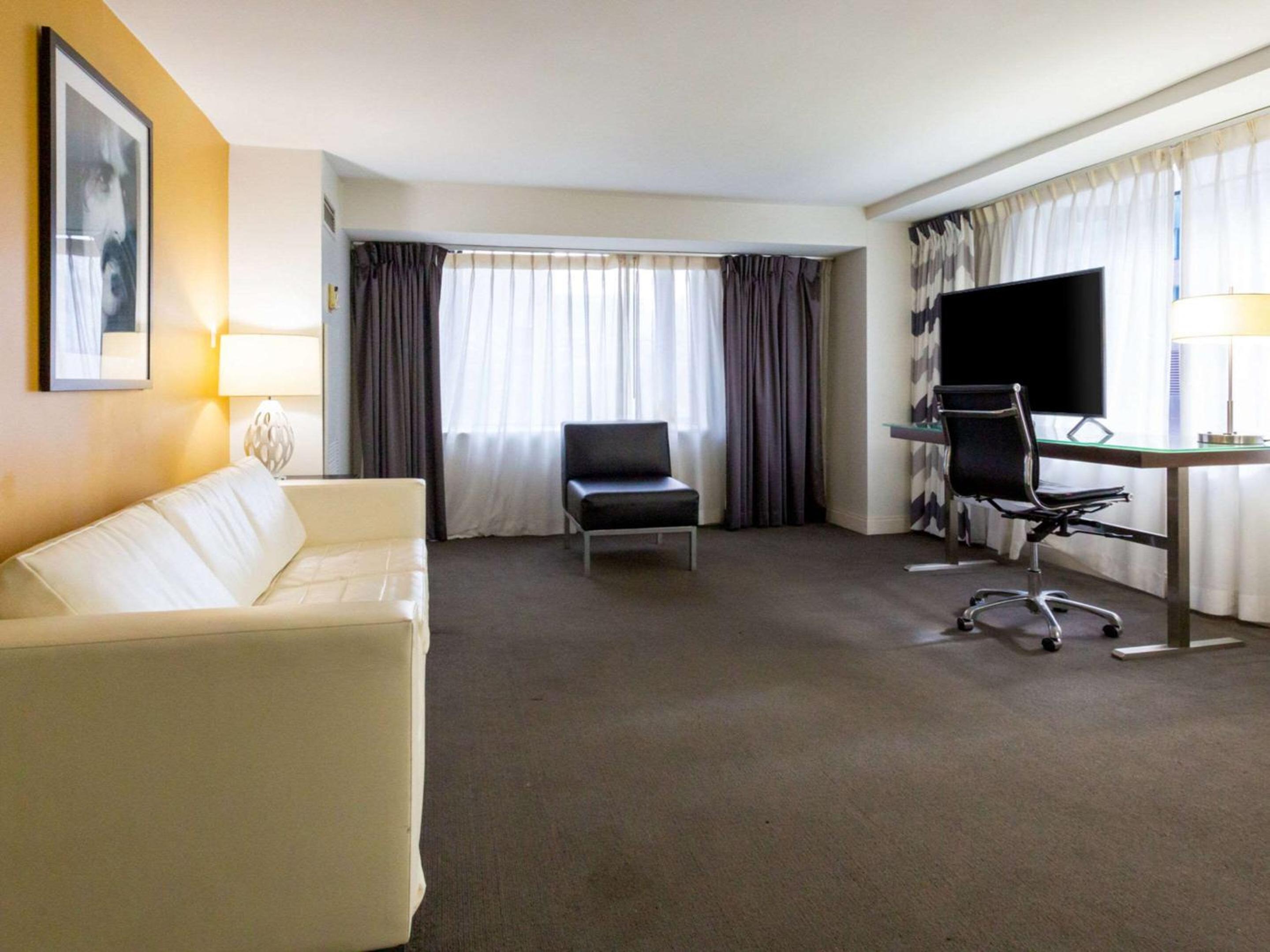 Suite with Two Double Beds - Non-Smoking photo 1