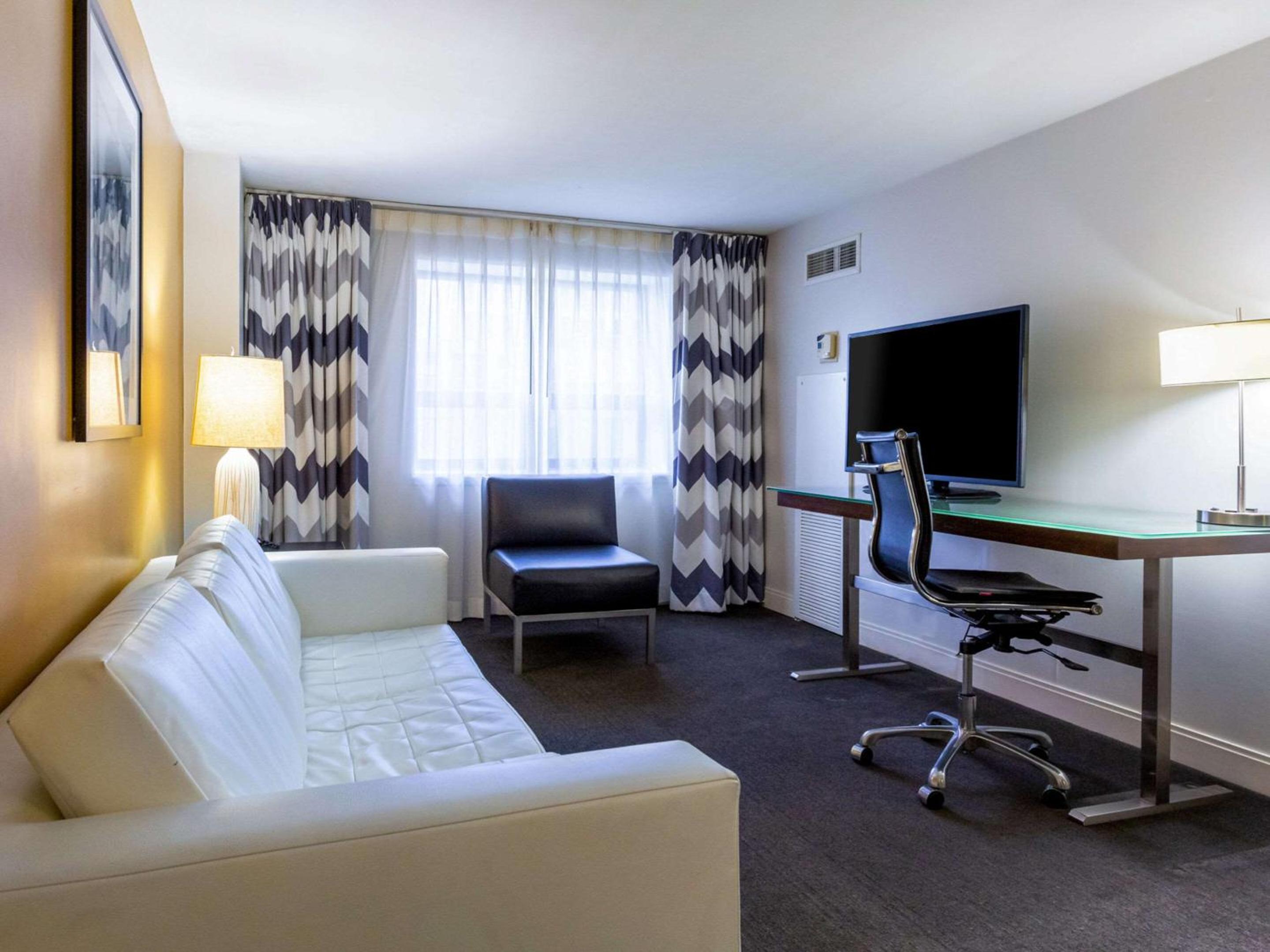 Suite with Two Double Beds - Non-Smoking photo 3