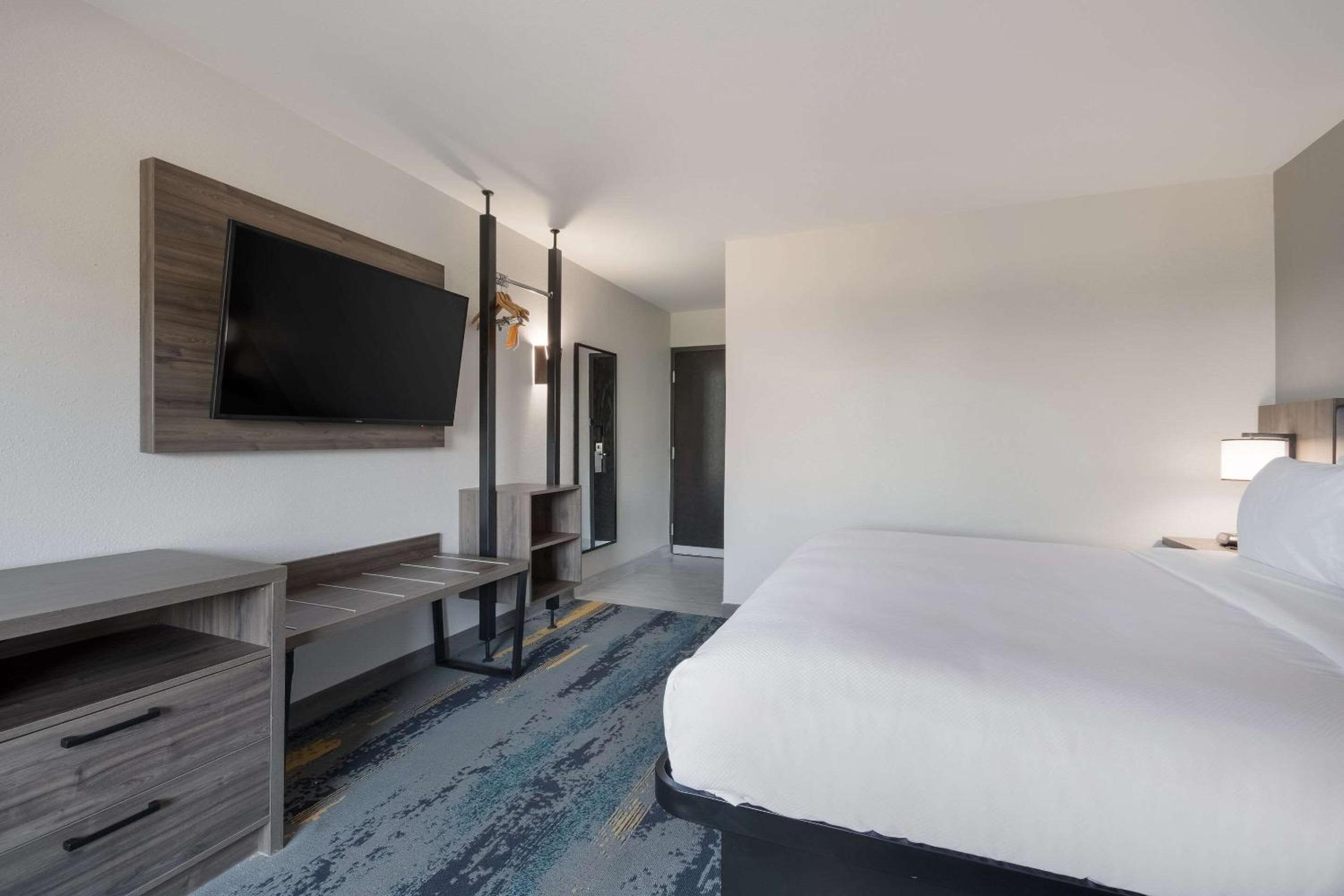 Superior King Room - Non Smoking photo 1