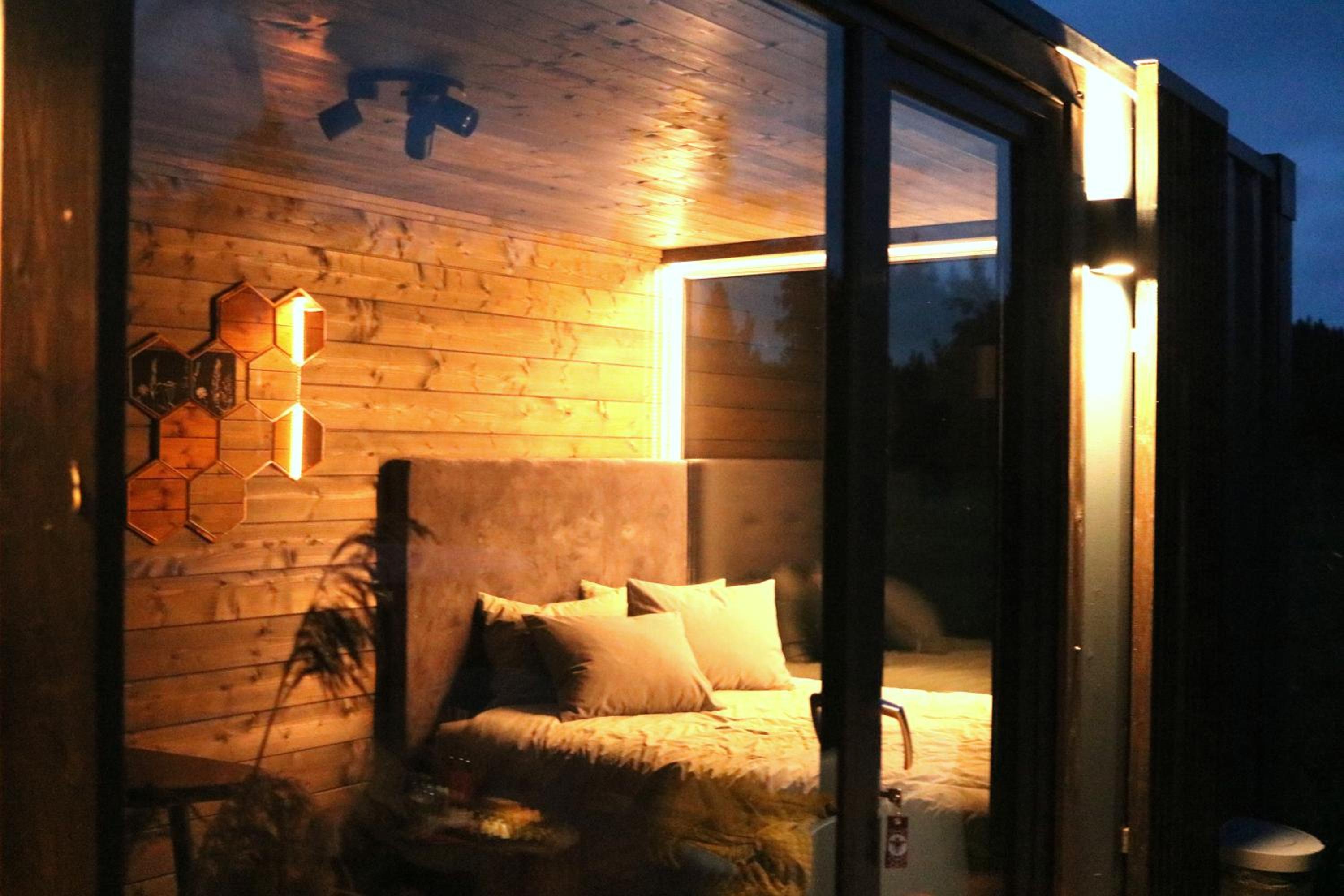 One-Bedroom House photo 1