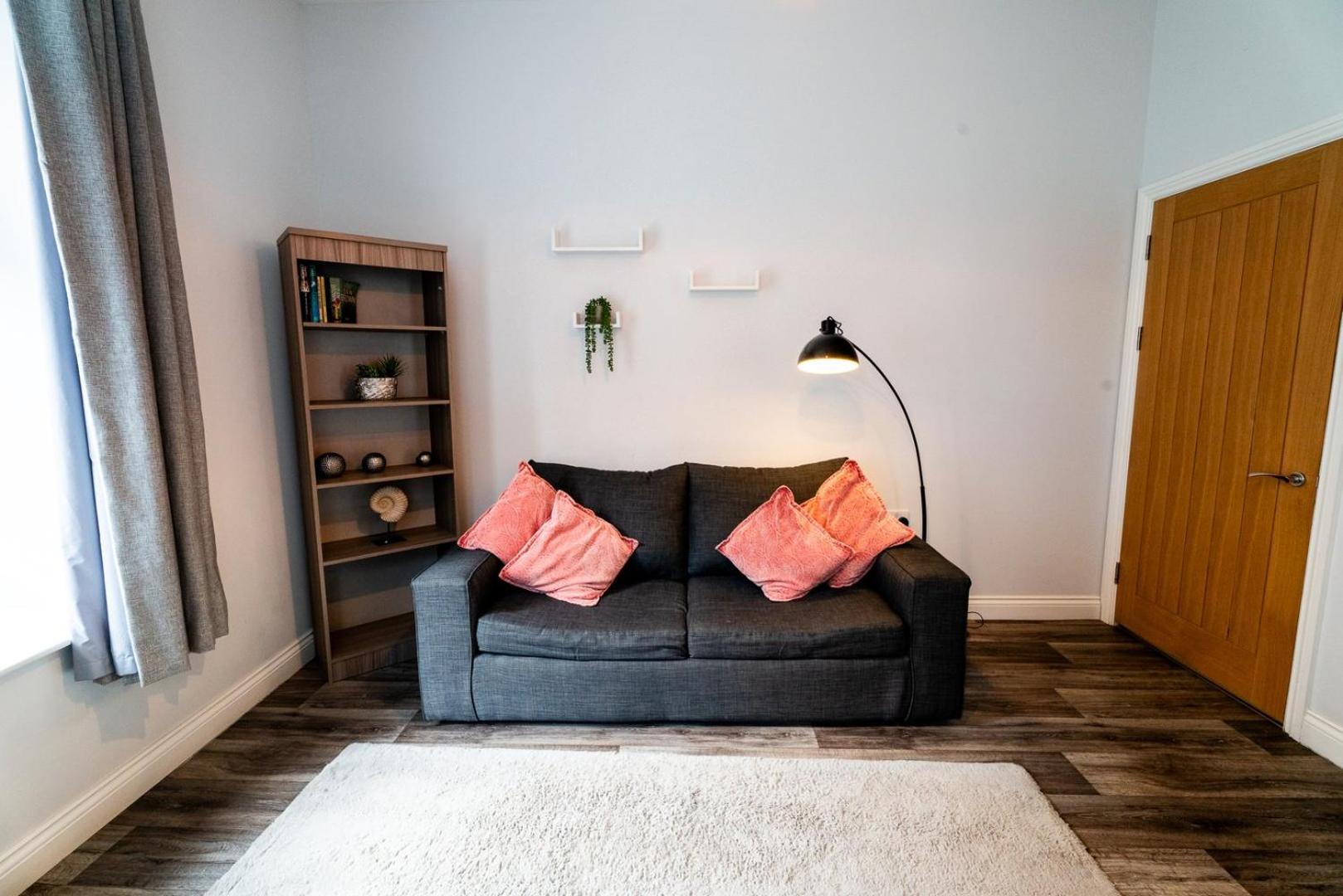 Apartment photo 2