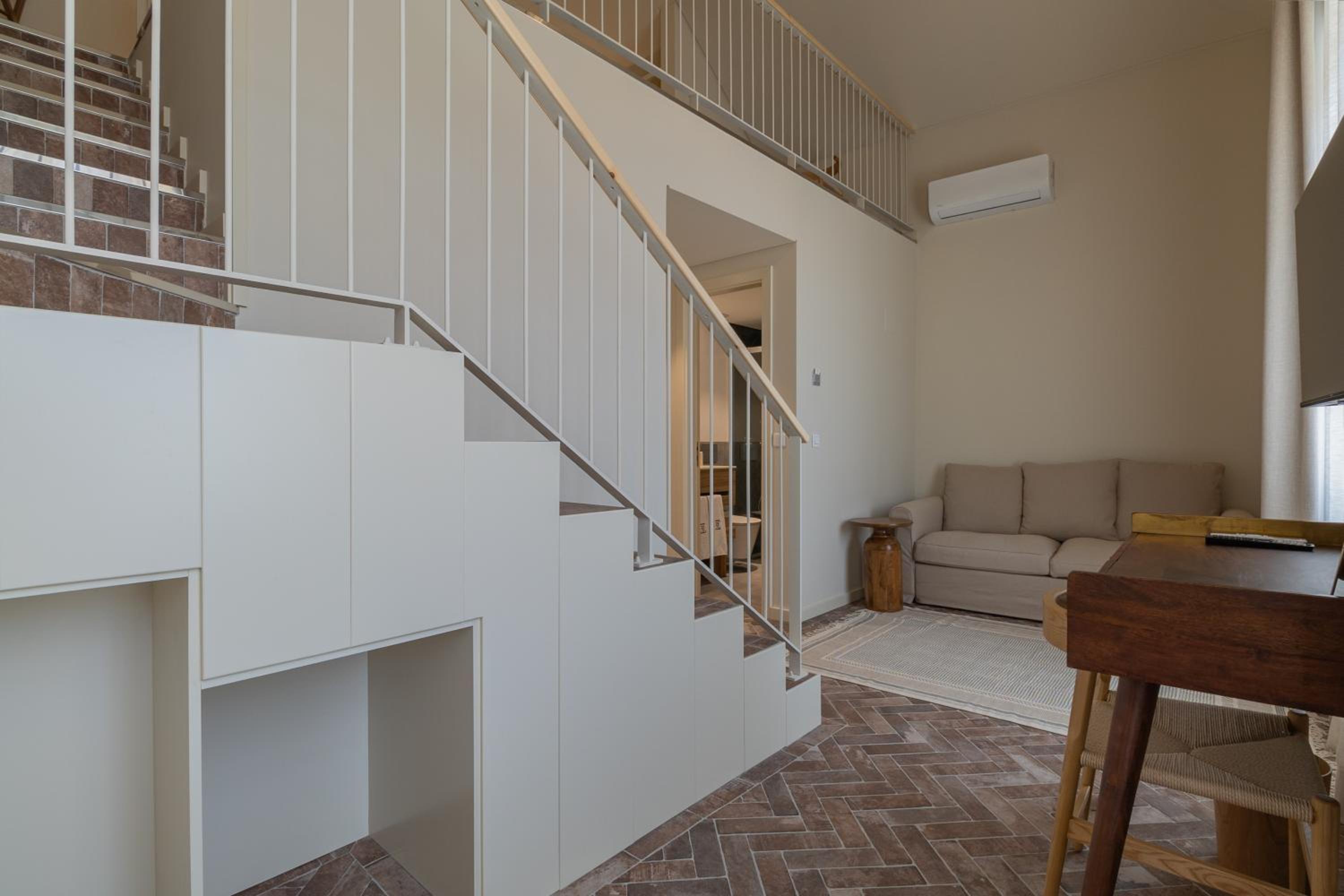 Superior Family Room - Photo 3