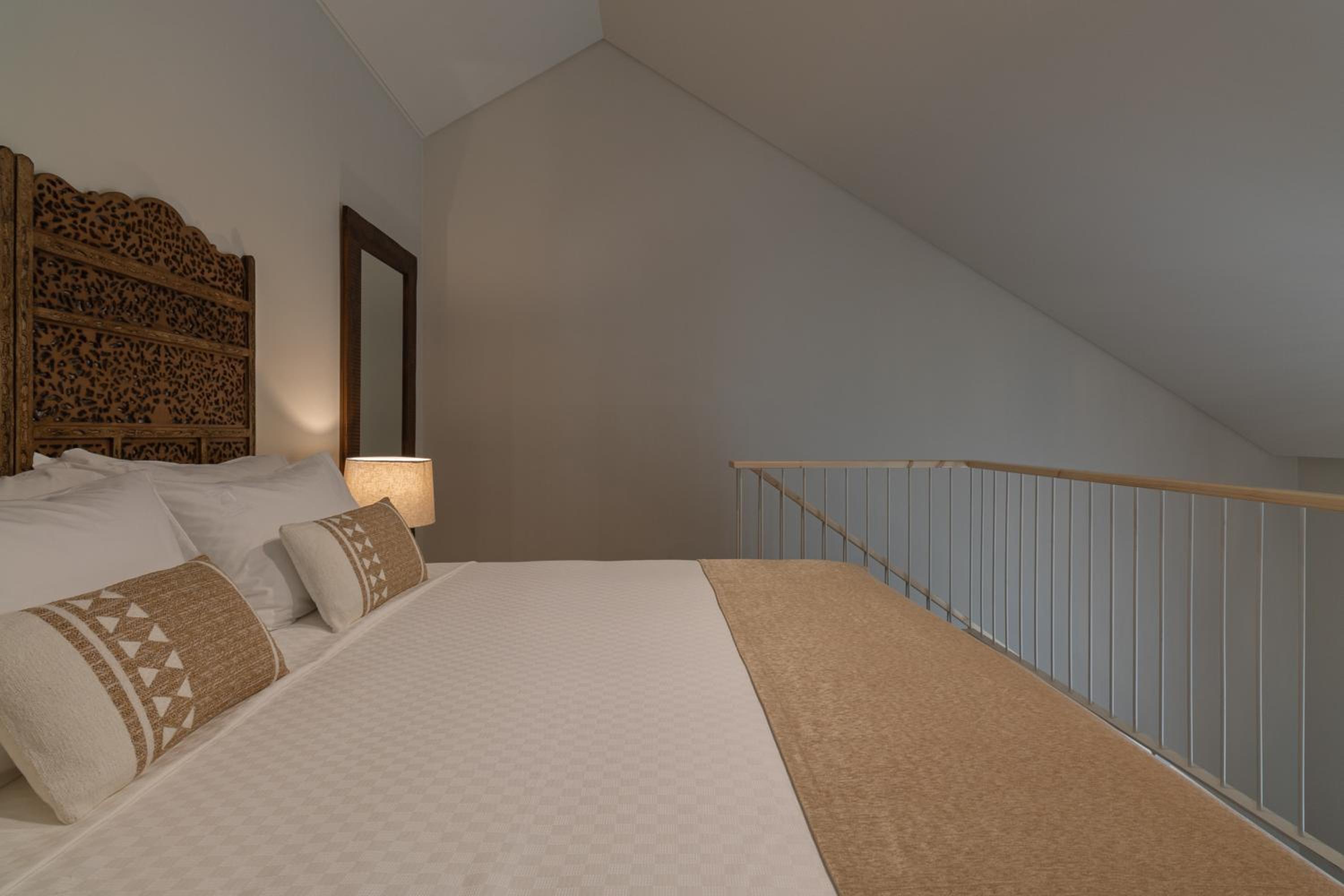 Superior Family Room - Photo 5