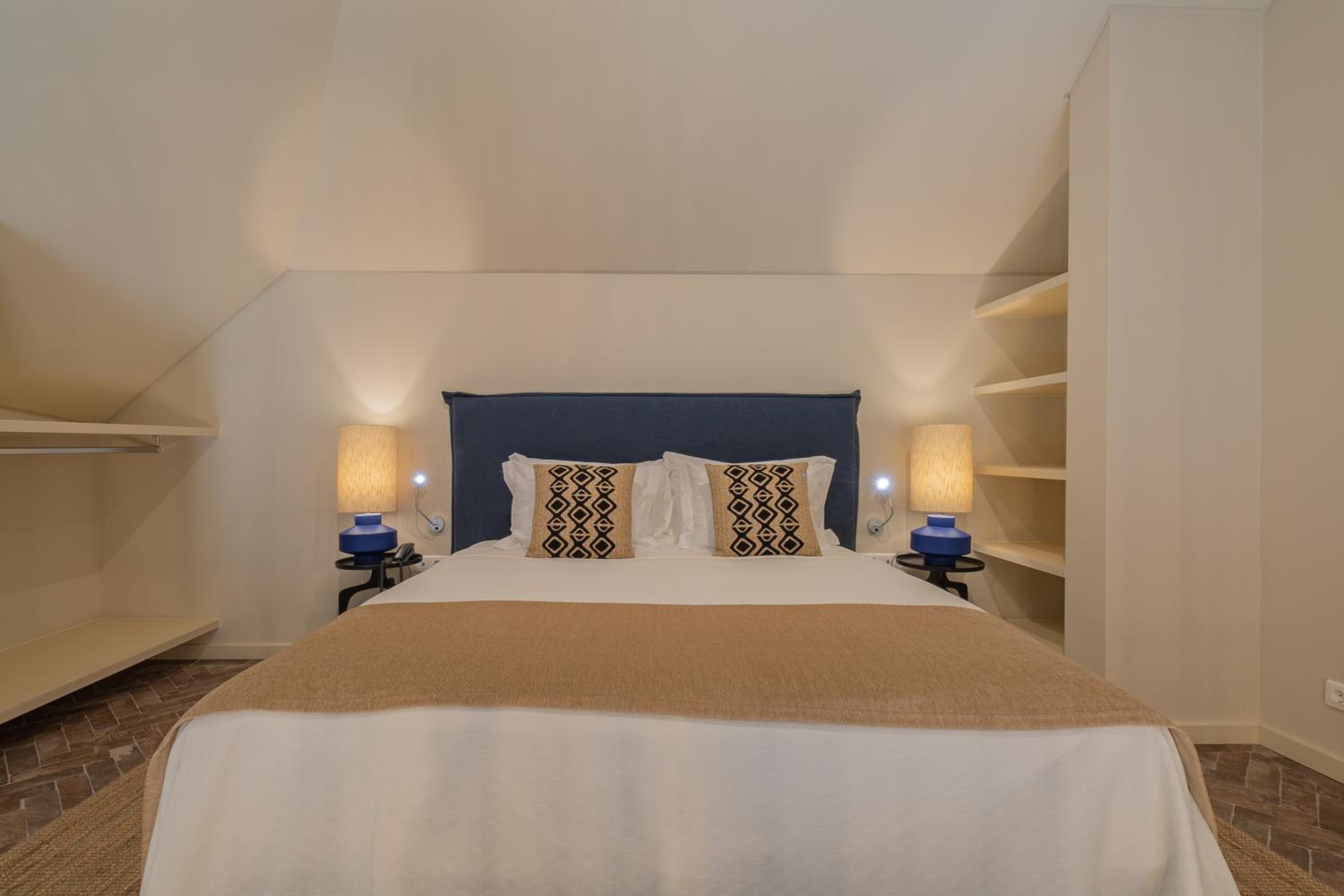 Deluxe Room - Photo 7