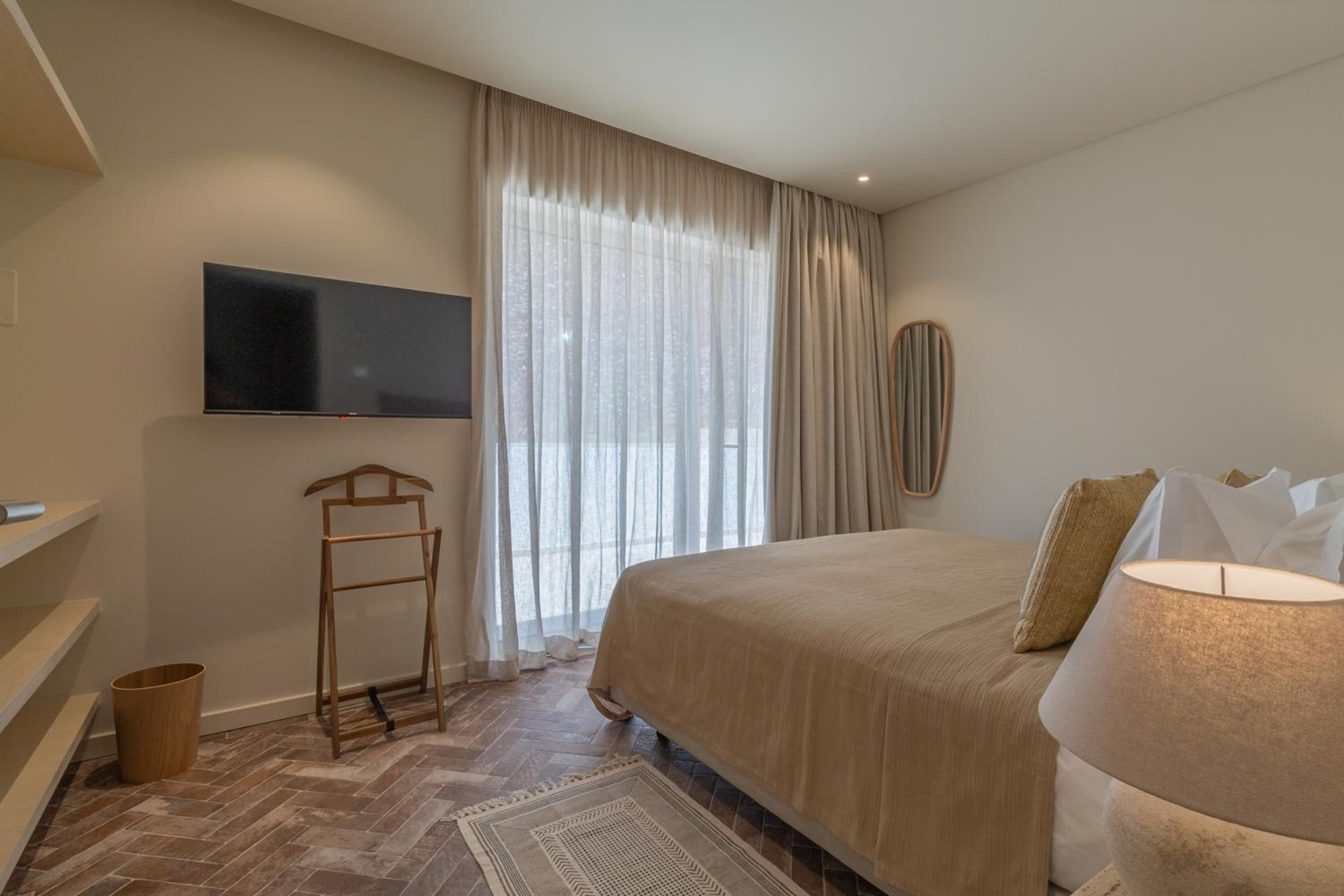 Double or Twin Room - Photo 8