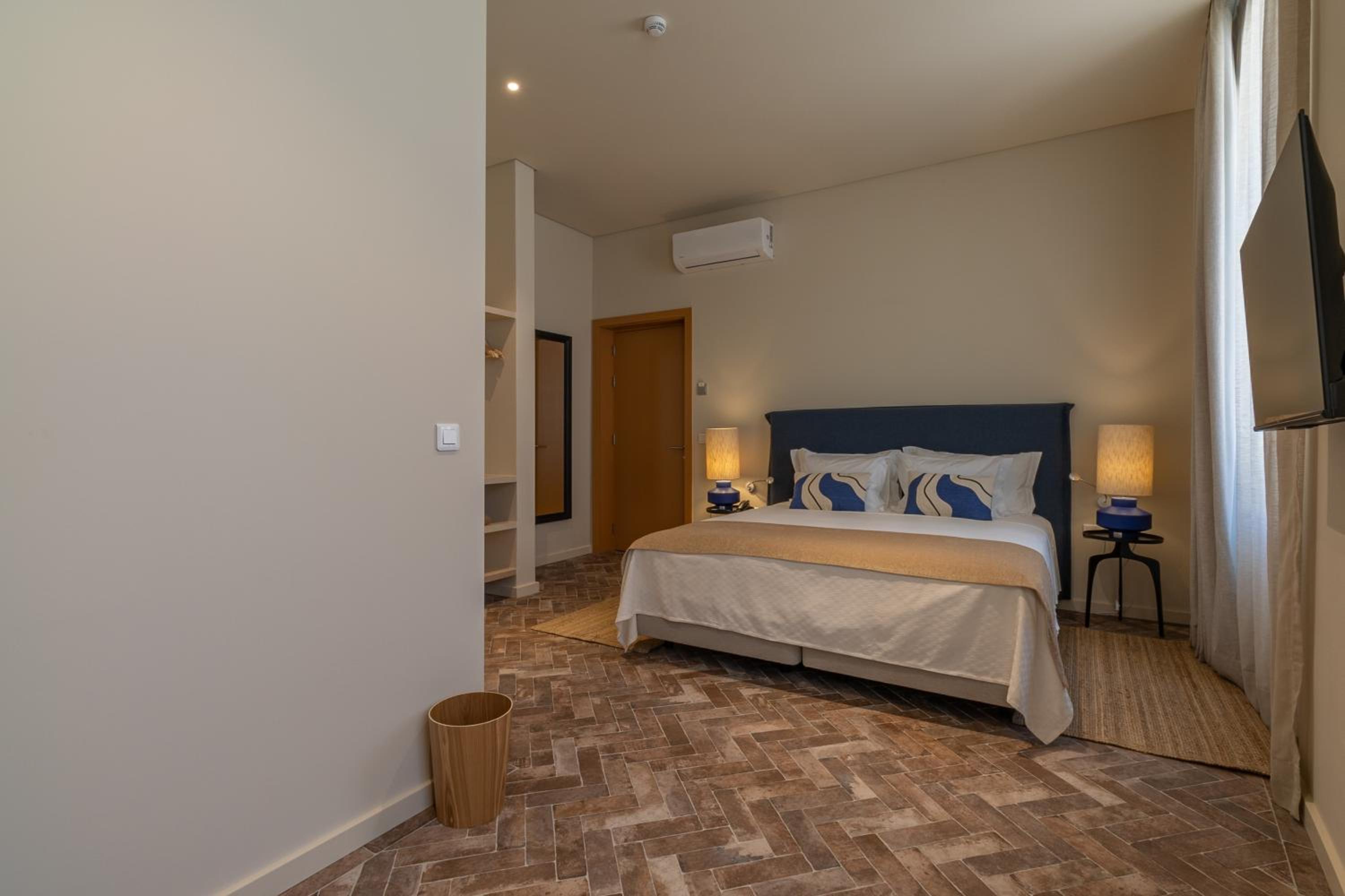 Deluxe Room - Photo 4