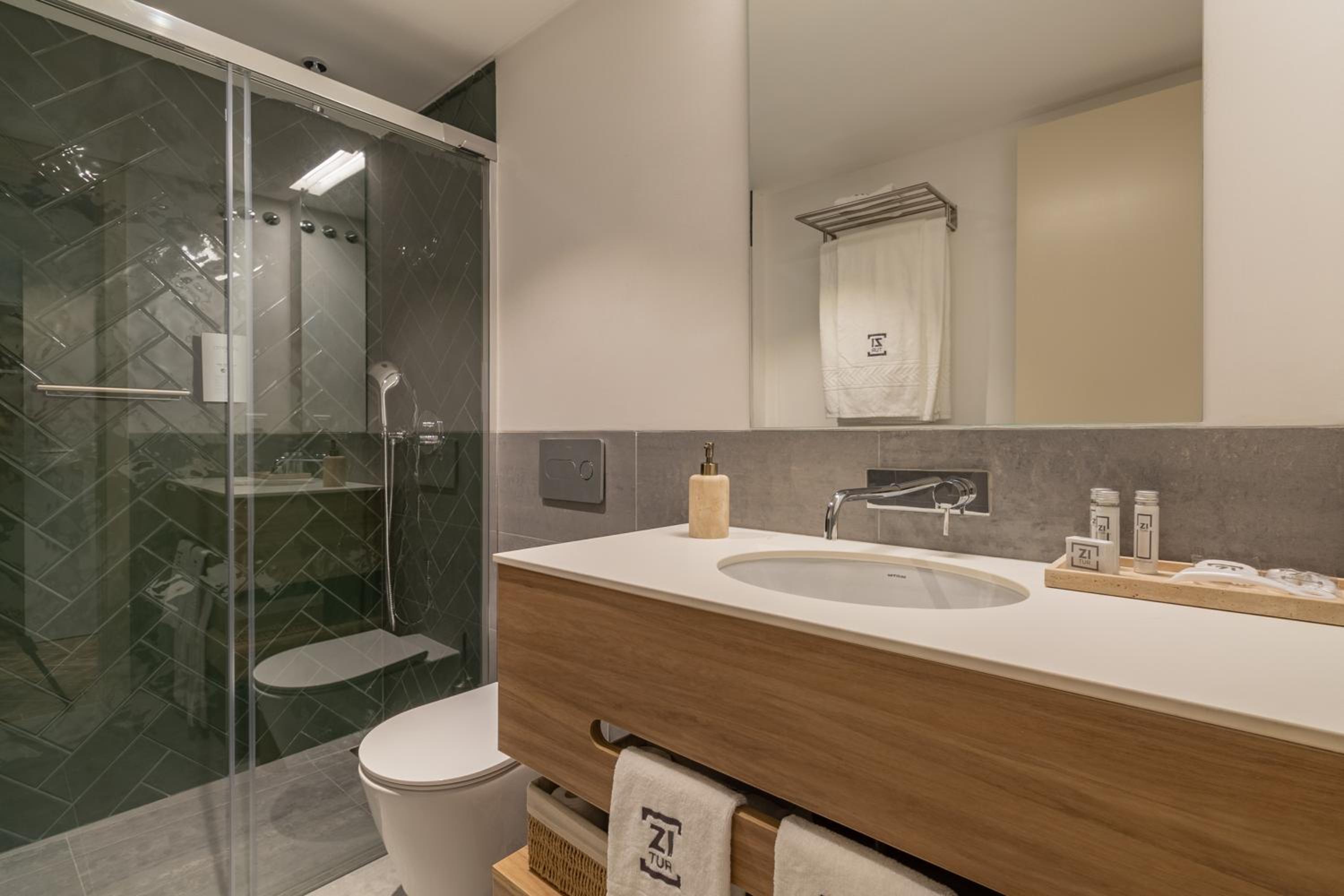 Double or Twin Room - Photo 11