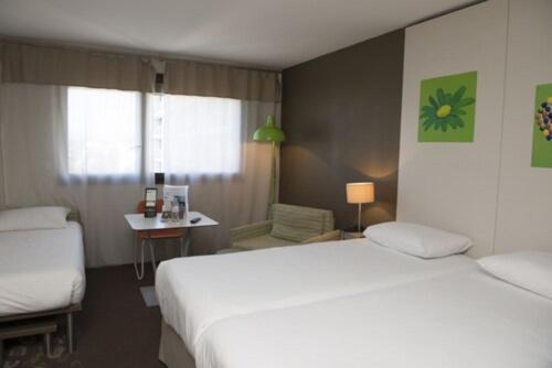 Standard Room With Three Single Beds