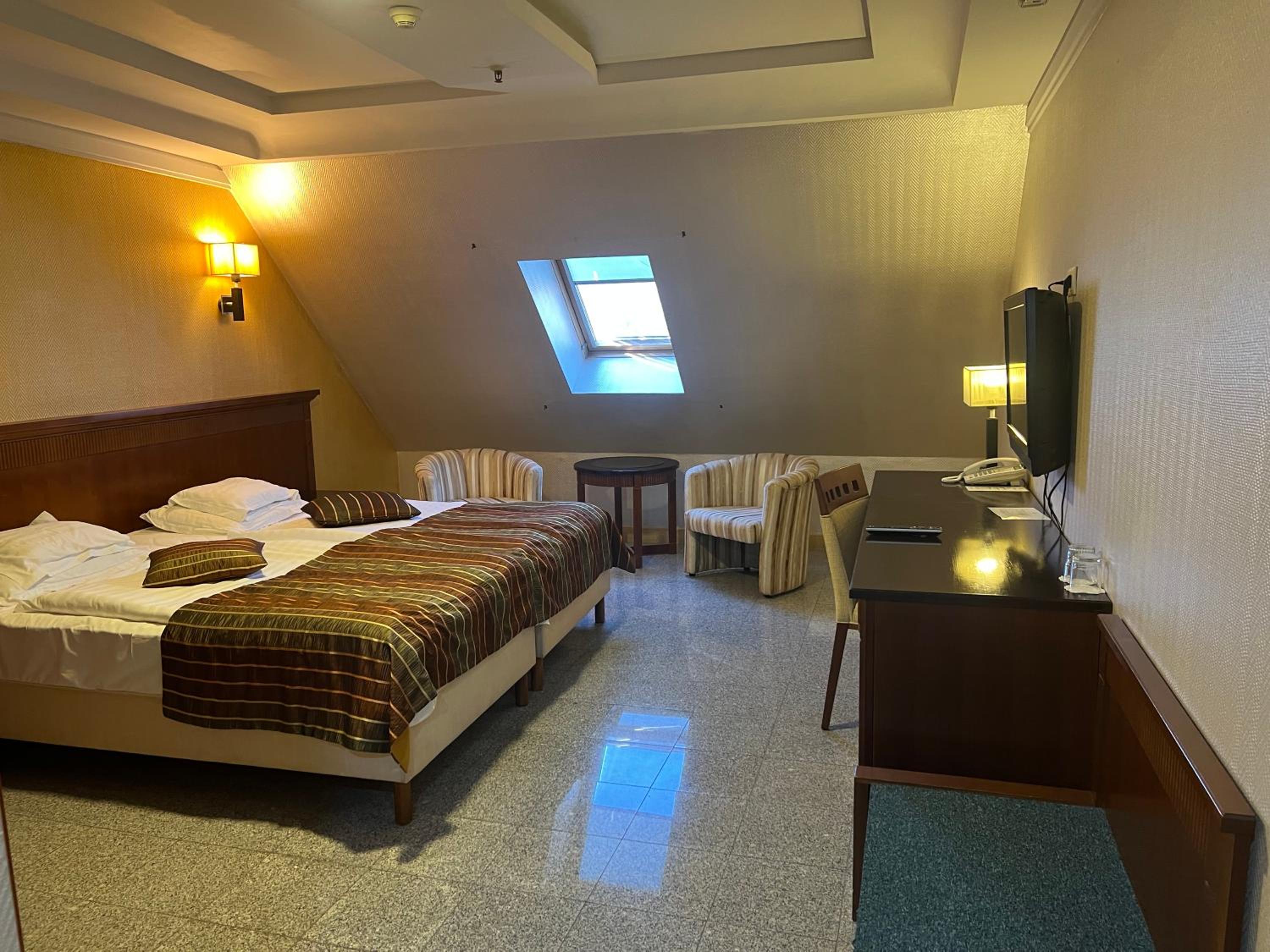 Double or Twin Room - Photo 3