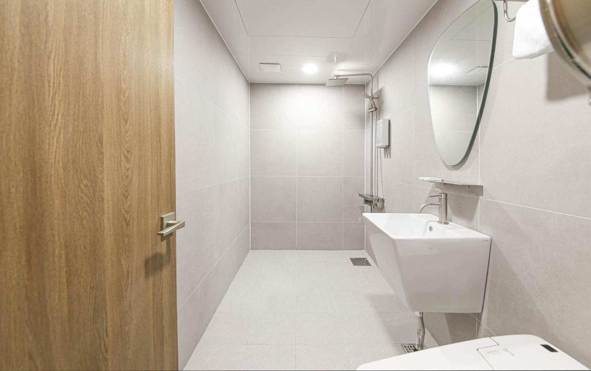 Deluxe King Room - Photo 17
