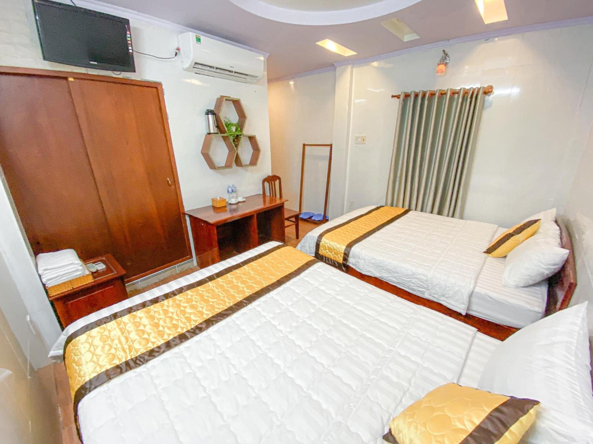 Quadruple Room - Photo 12