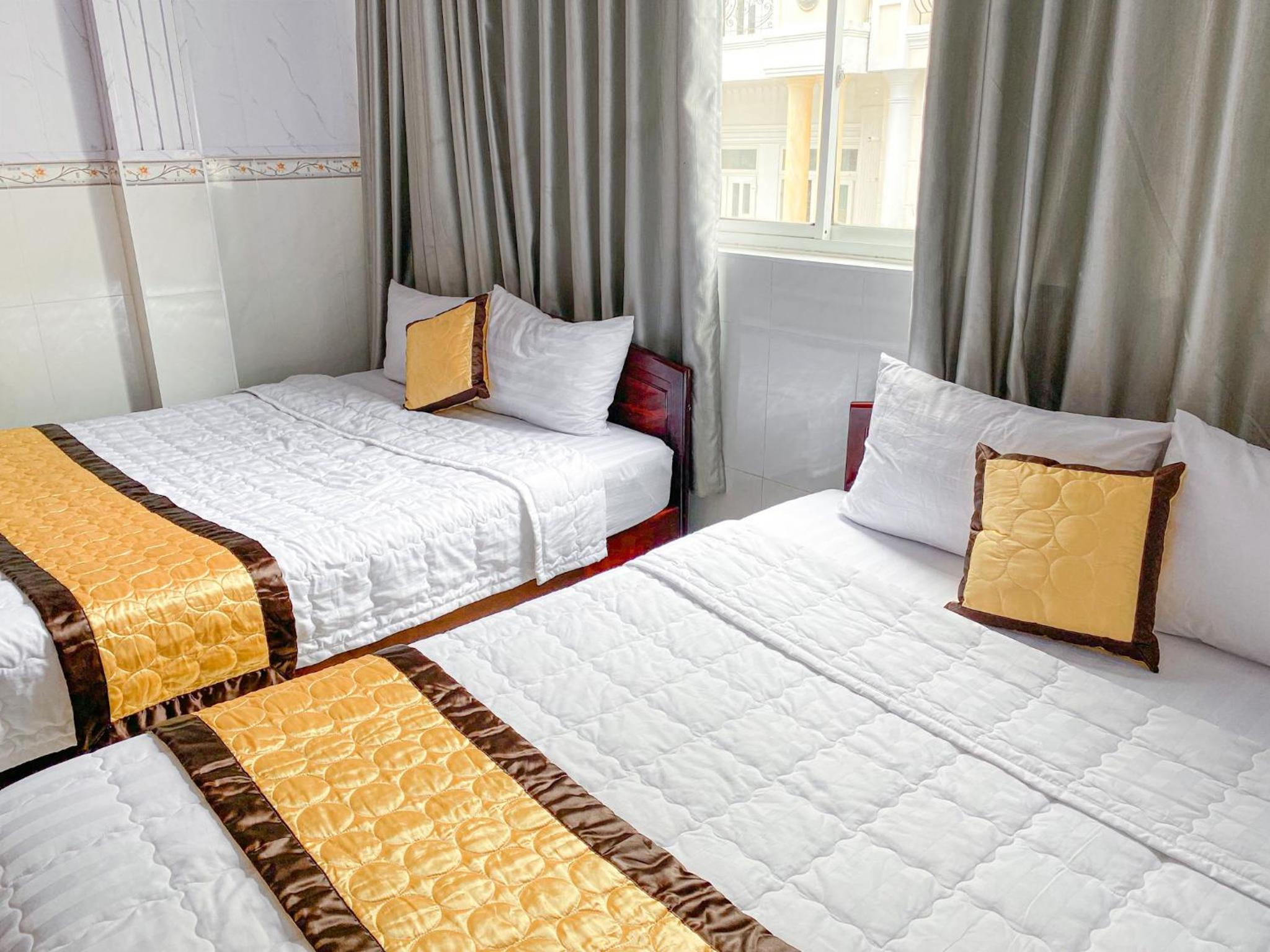 Quadruple Room - Photo 8
