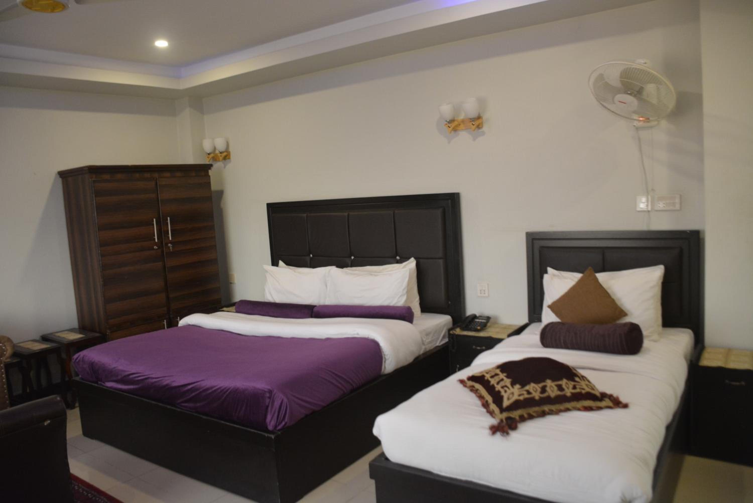Deluxe Family Room