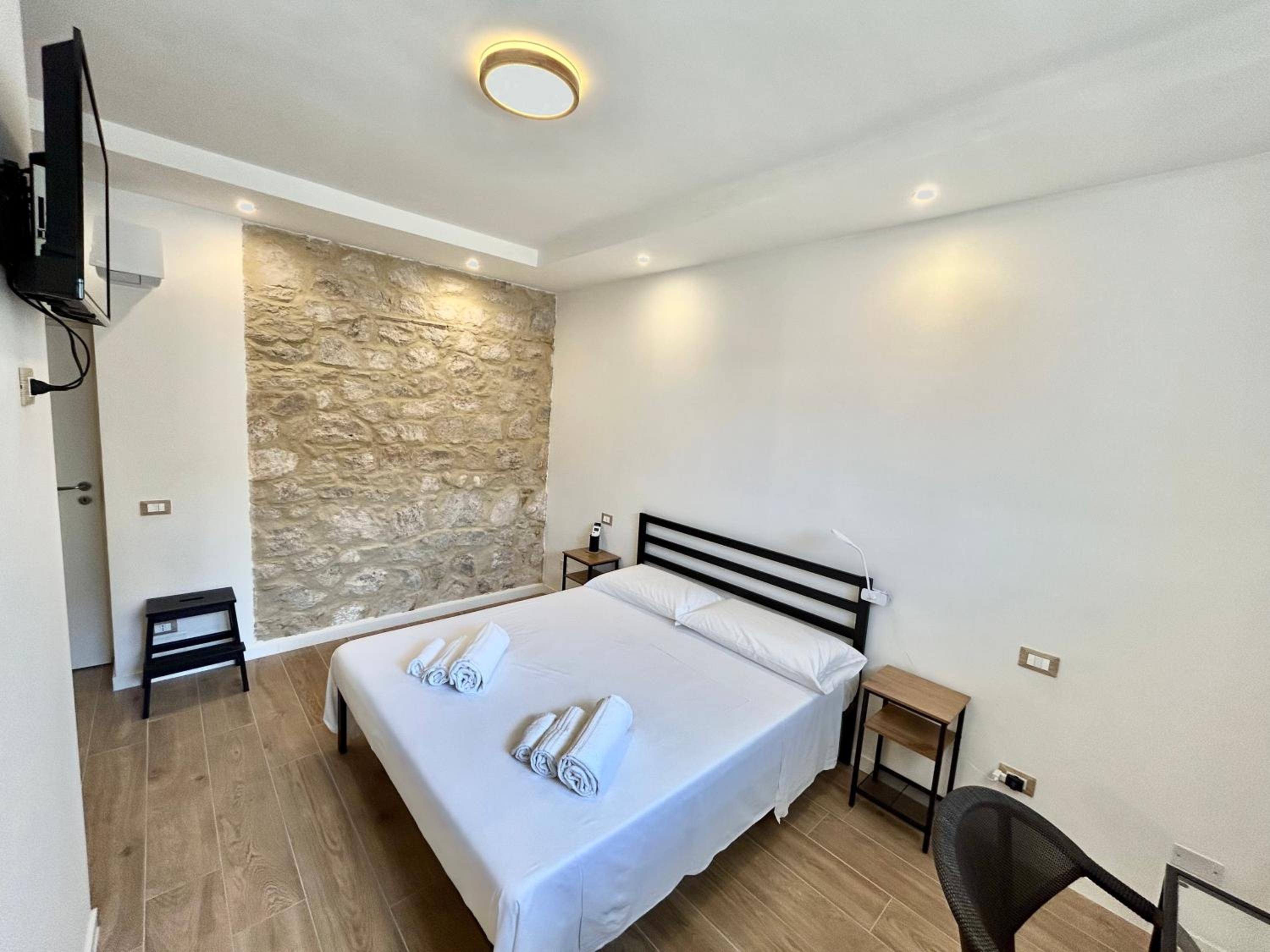 Double Room with Private Bathroom photo 1