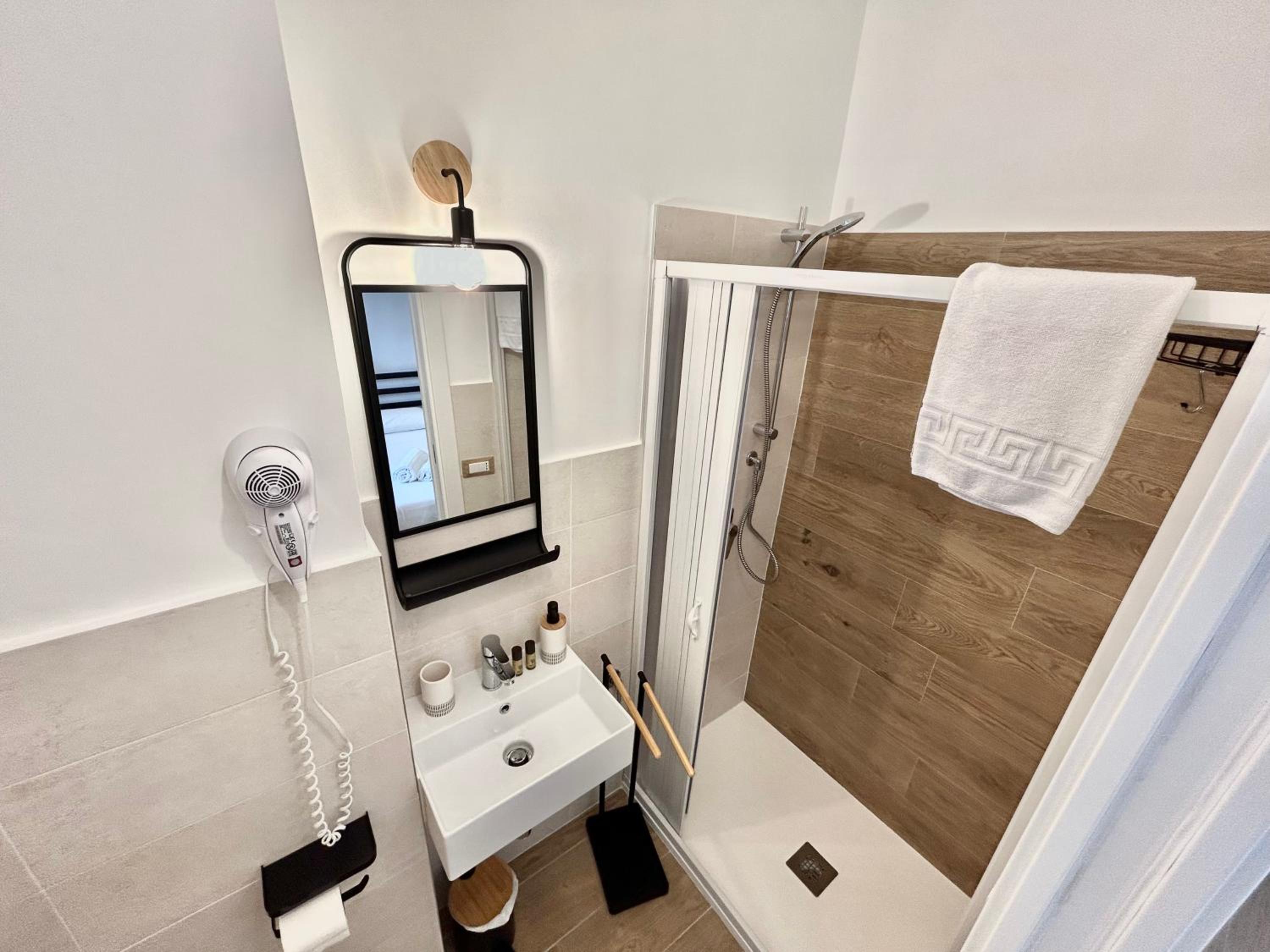 Double Room with Private Bathroom photo 2