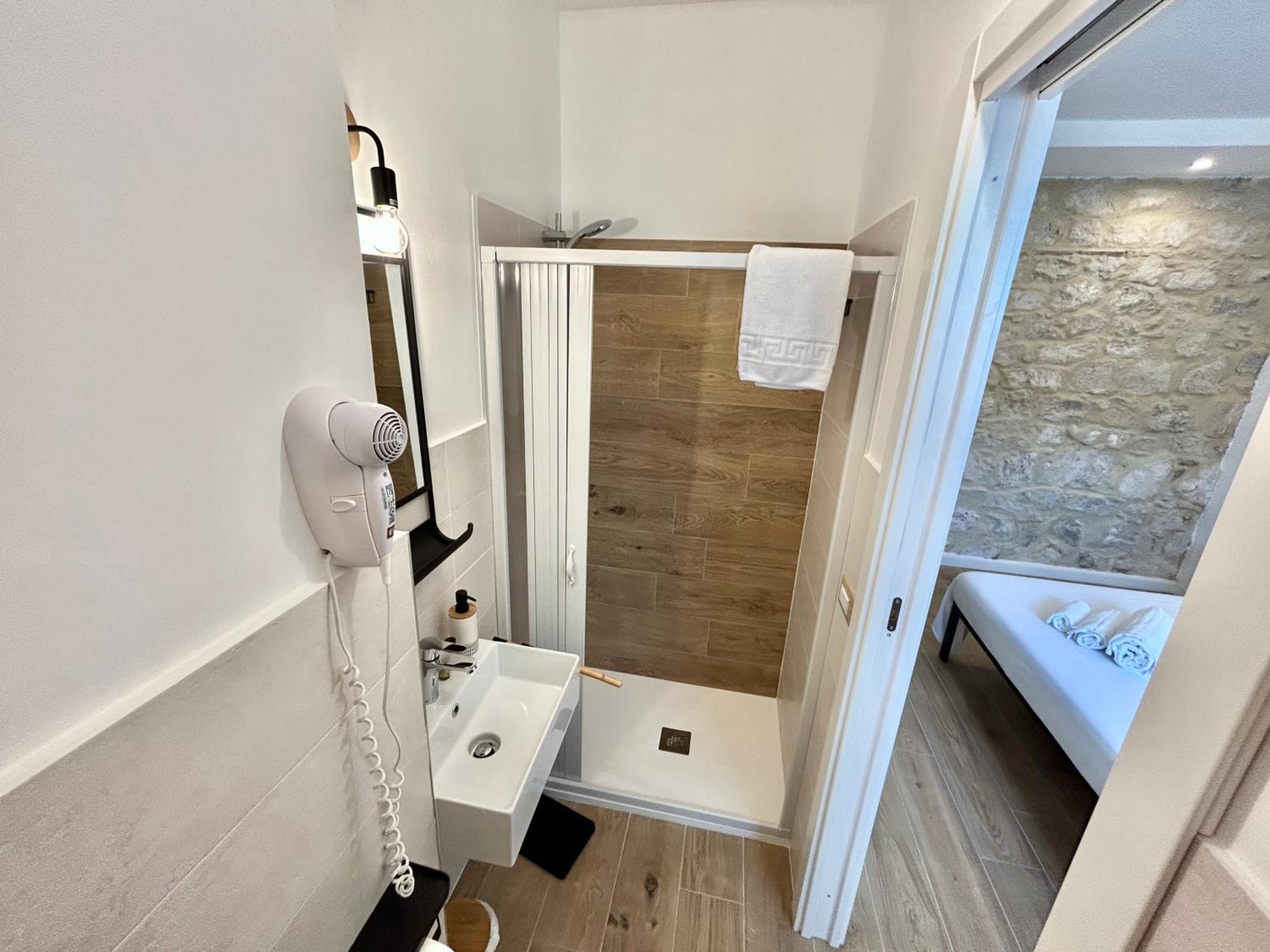 Double Room with Private Bathroom photo 3
