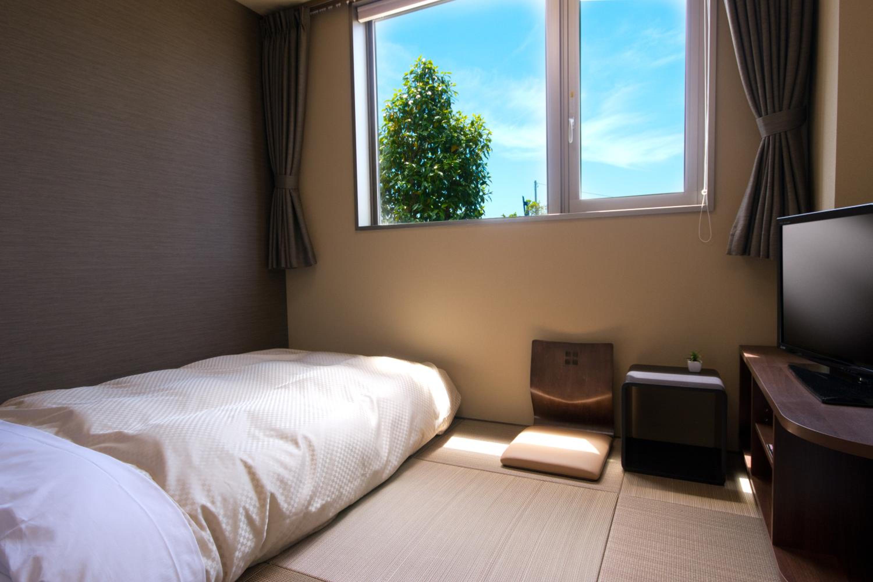 Compact Single Room With Shower - Non Smoking