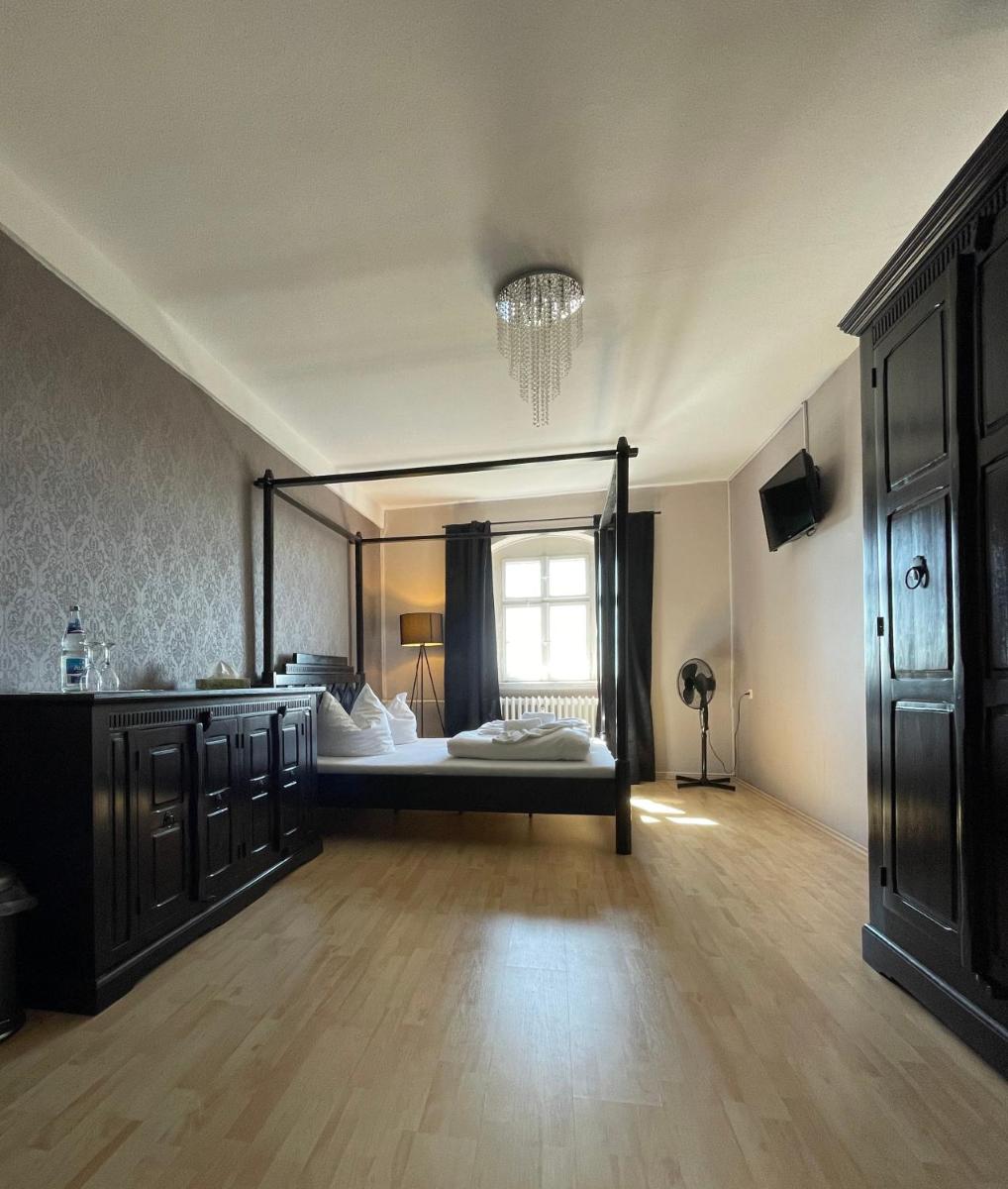 Two-Bedroom Apartment (4-6 Adults) - Photo 1