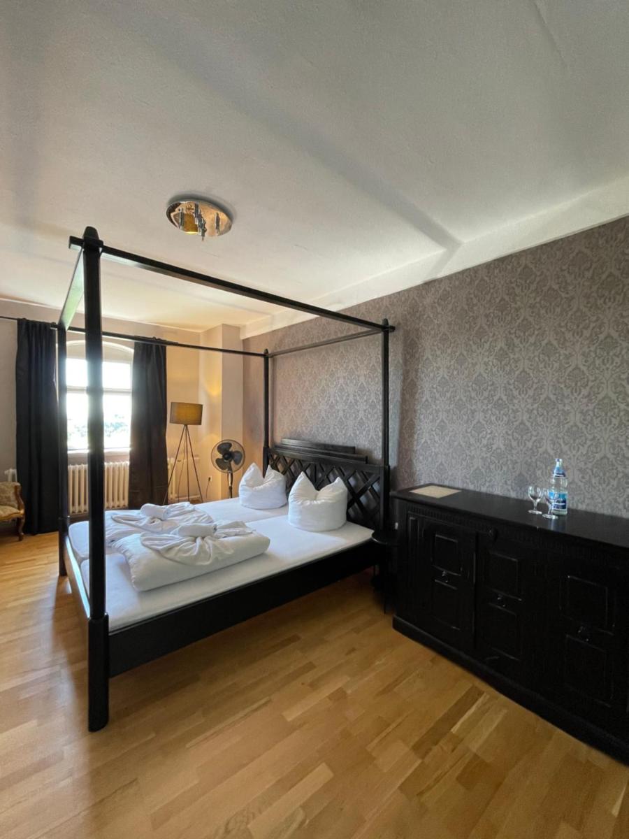Two-Bedroom Apartment (4-6 Adults) - Photo 2