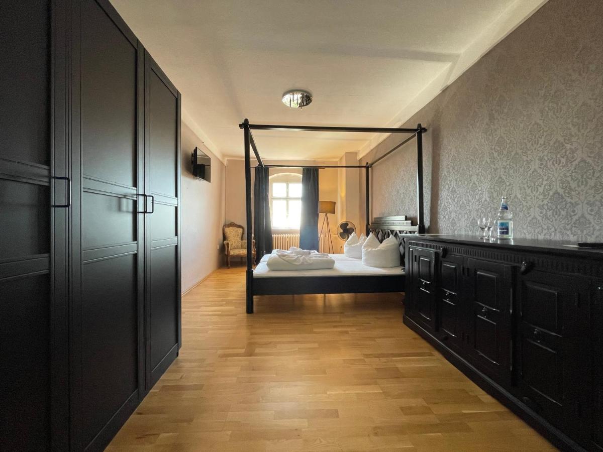 Two-Bedroom Apartment (4-6 Adults) - Photo 3