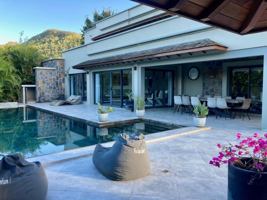 Villa photo 2