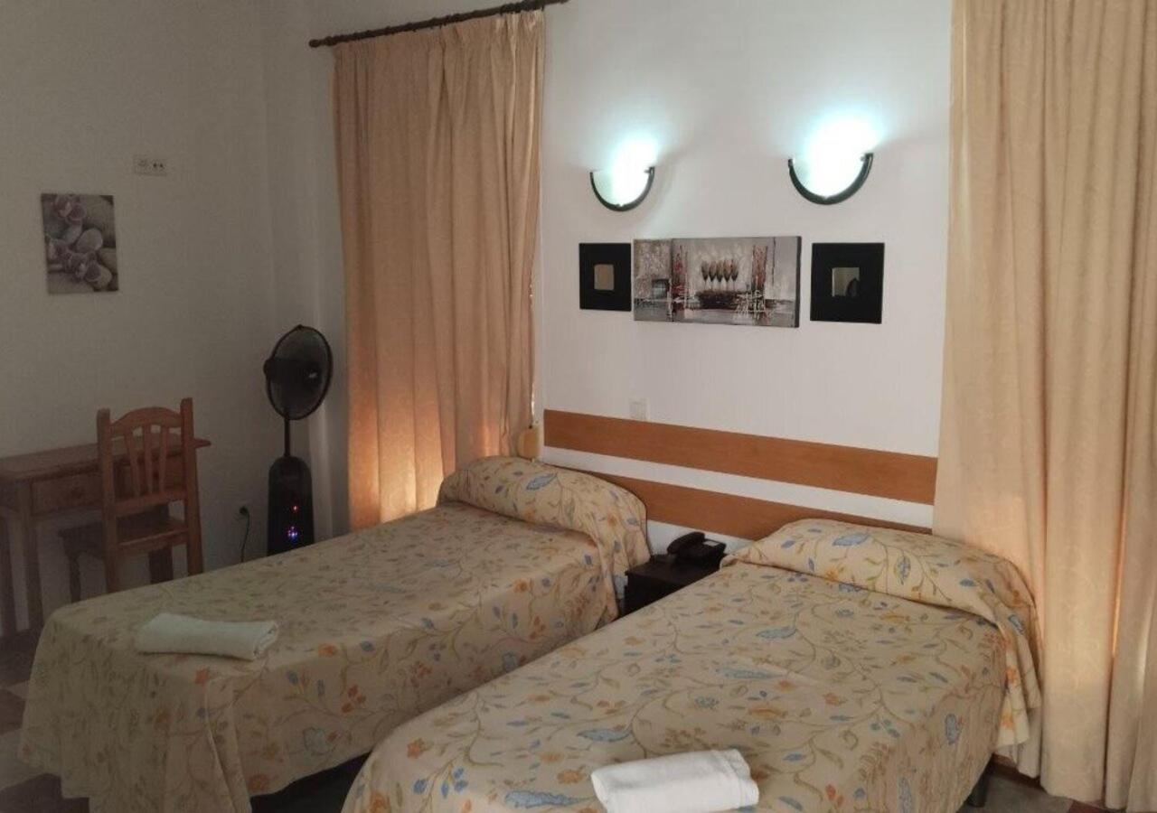 Double or Twin Room - Photo 7