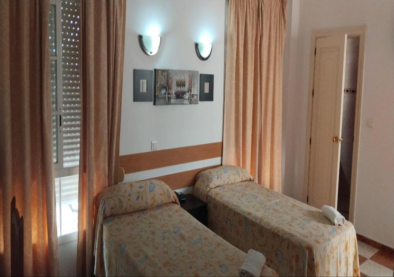 Double or Twin Room - Photo 4
