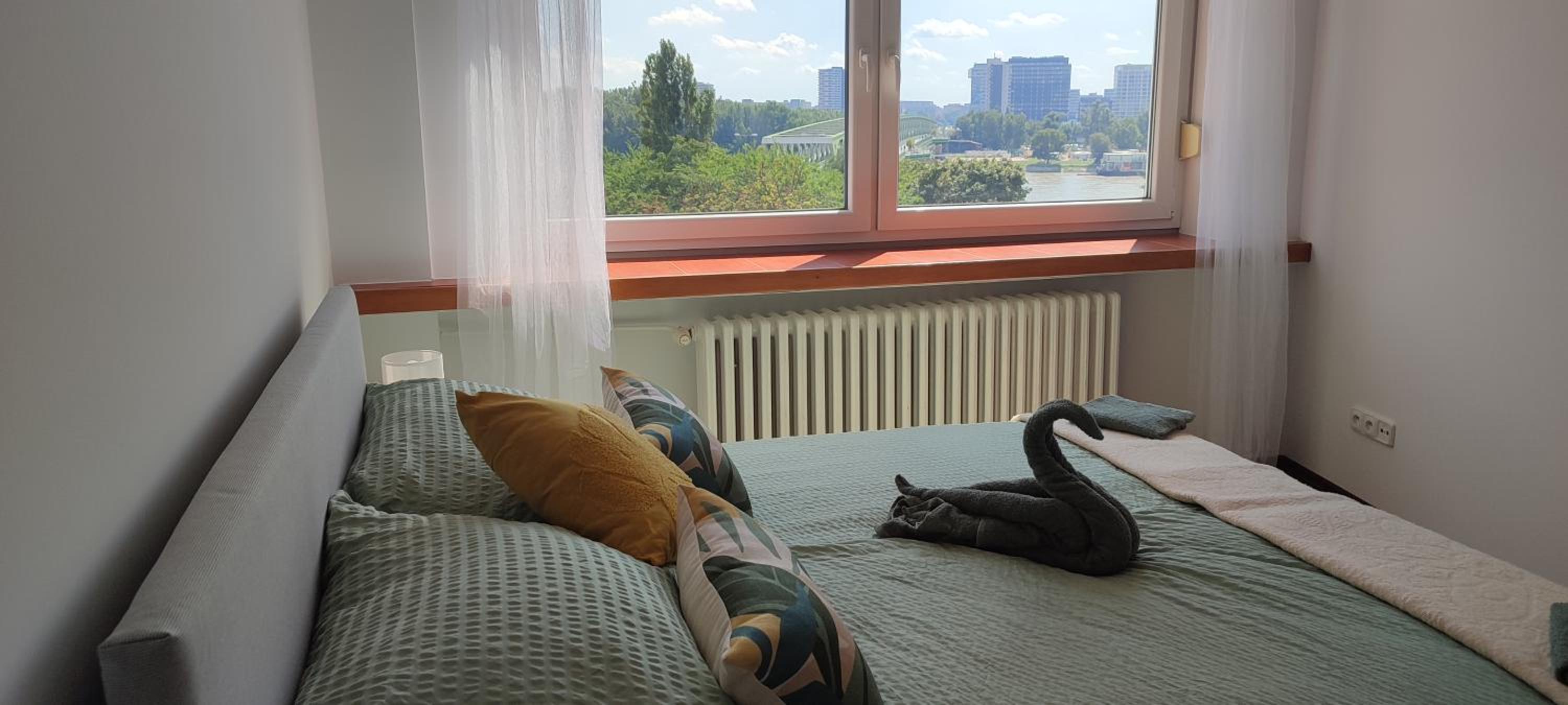 One-Bedroom Apartment photo 1