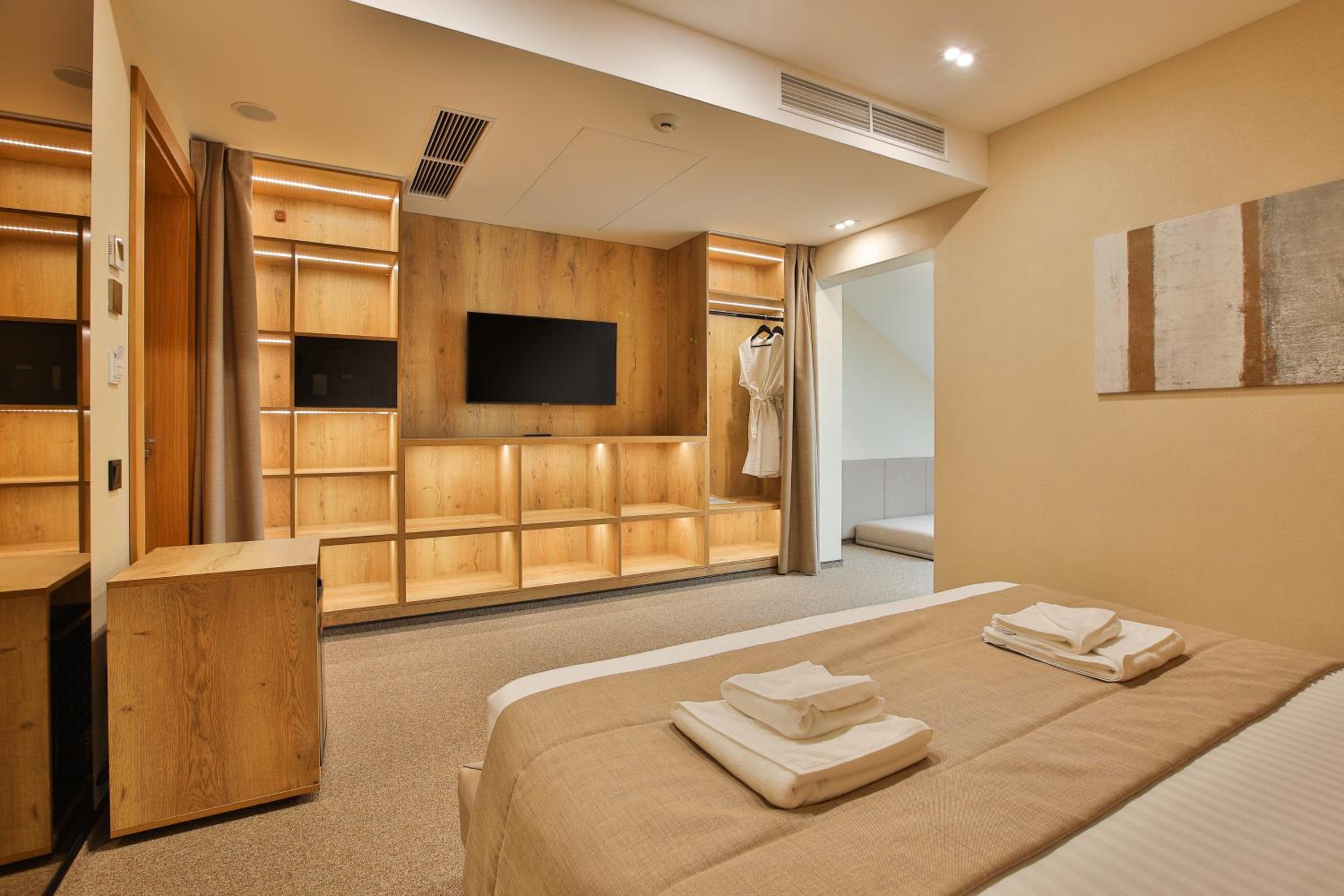 Family Room photo 3