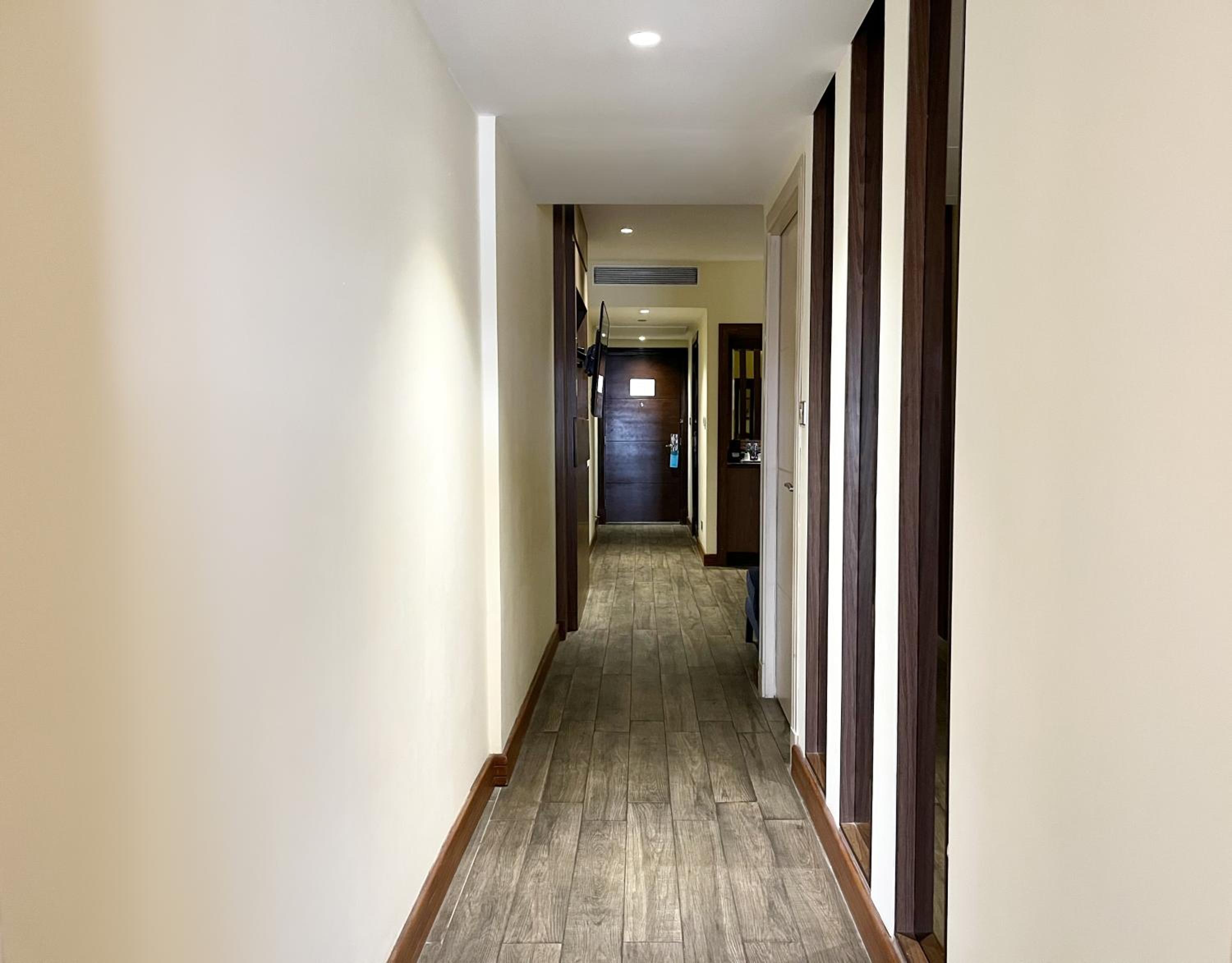 Family Suite Club Access with Balcony and City View - Photo 6