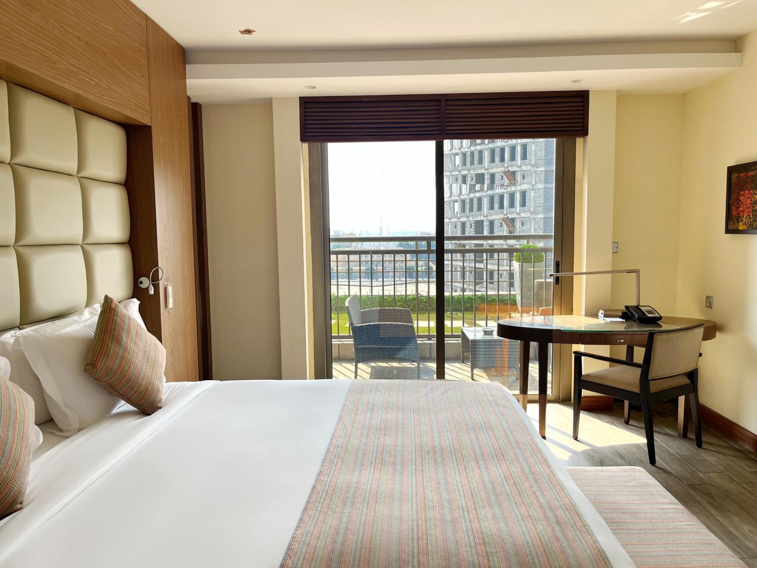 Family Suite Club Access with Balcony and City View - Photo 9