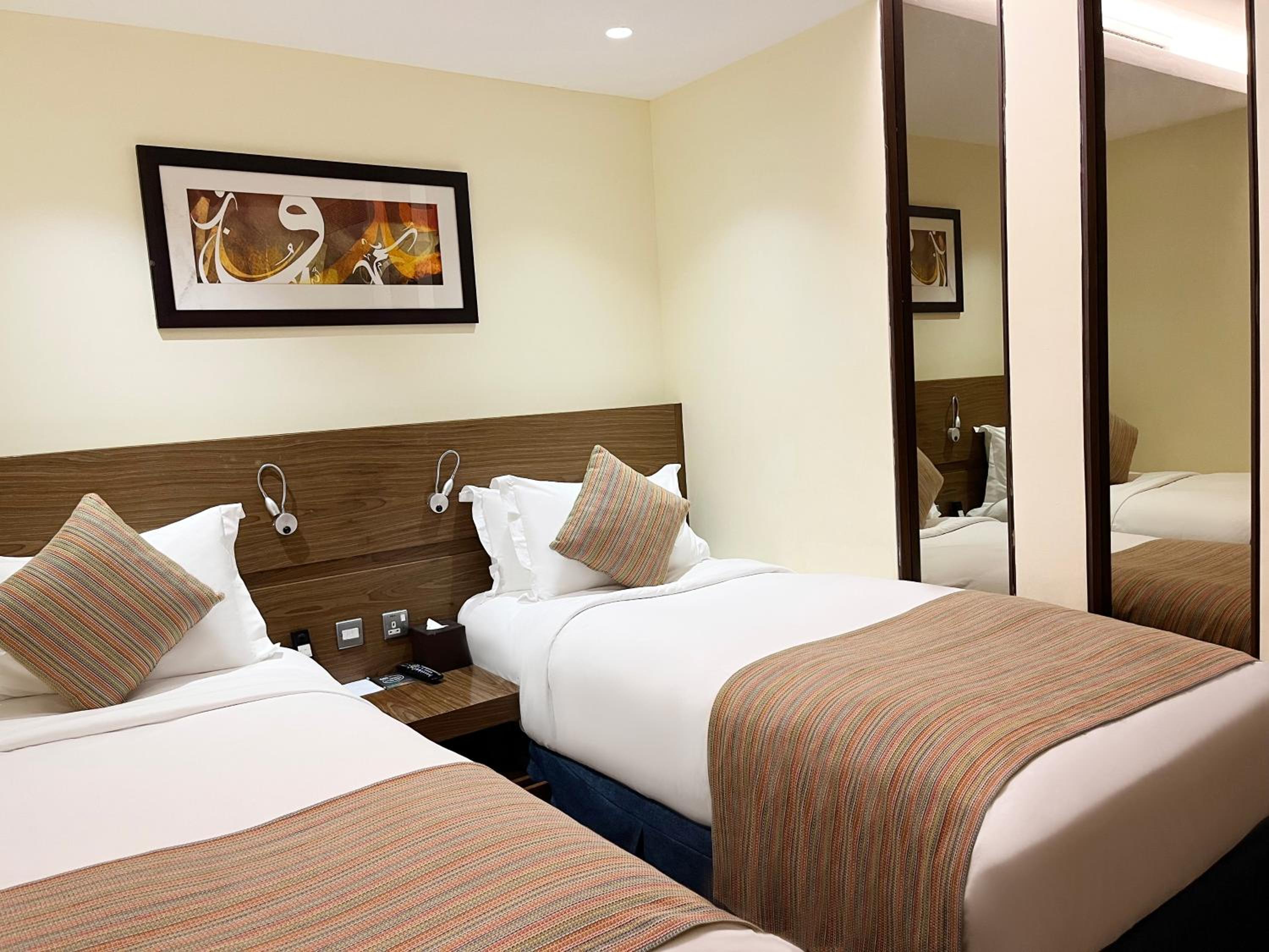 Family Suite Club Access with Balcony and City View - Photo 10