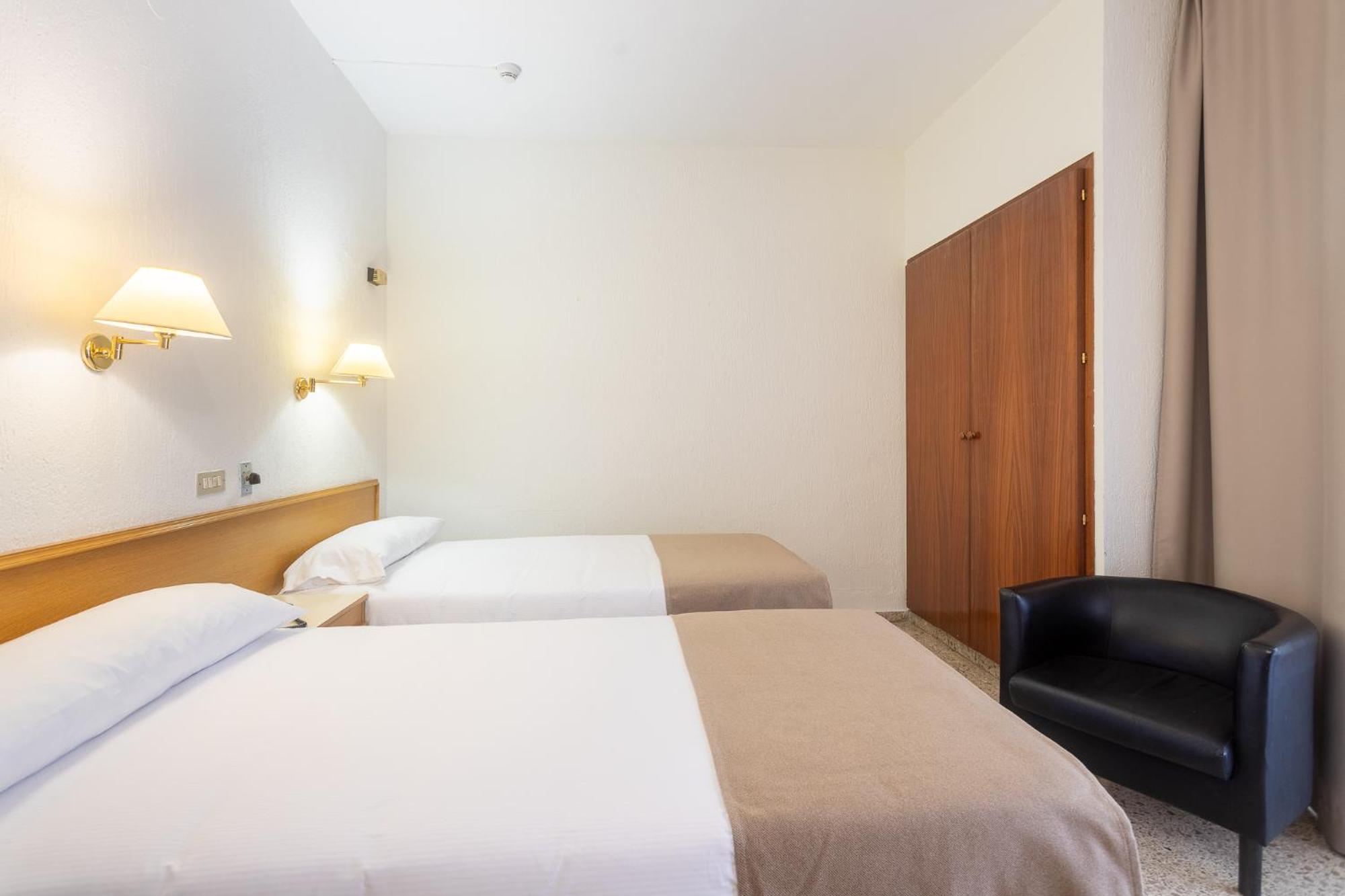 Twin Room - Photo 1