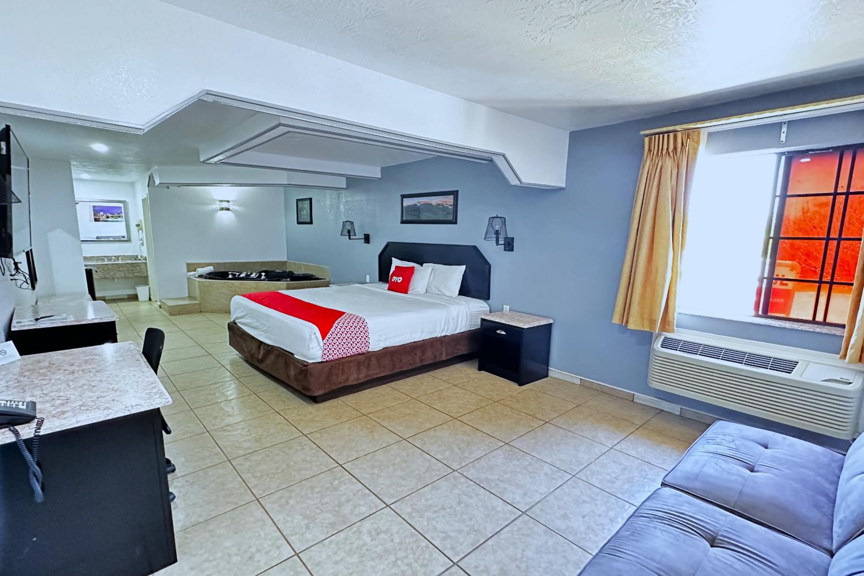 1 Bedroom Suite with Jetted Tub photo 1
