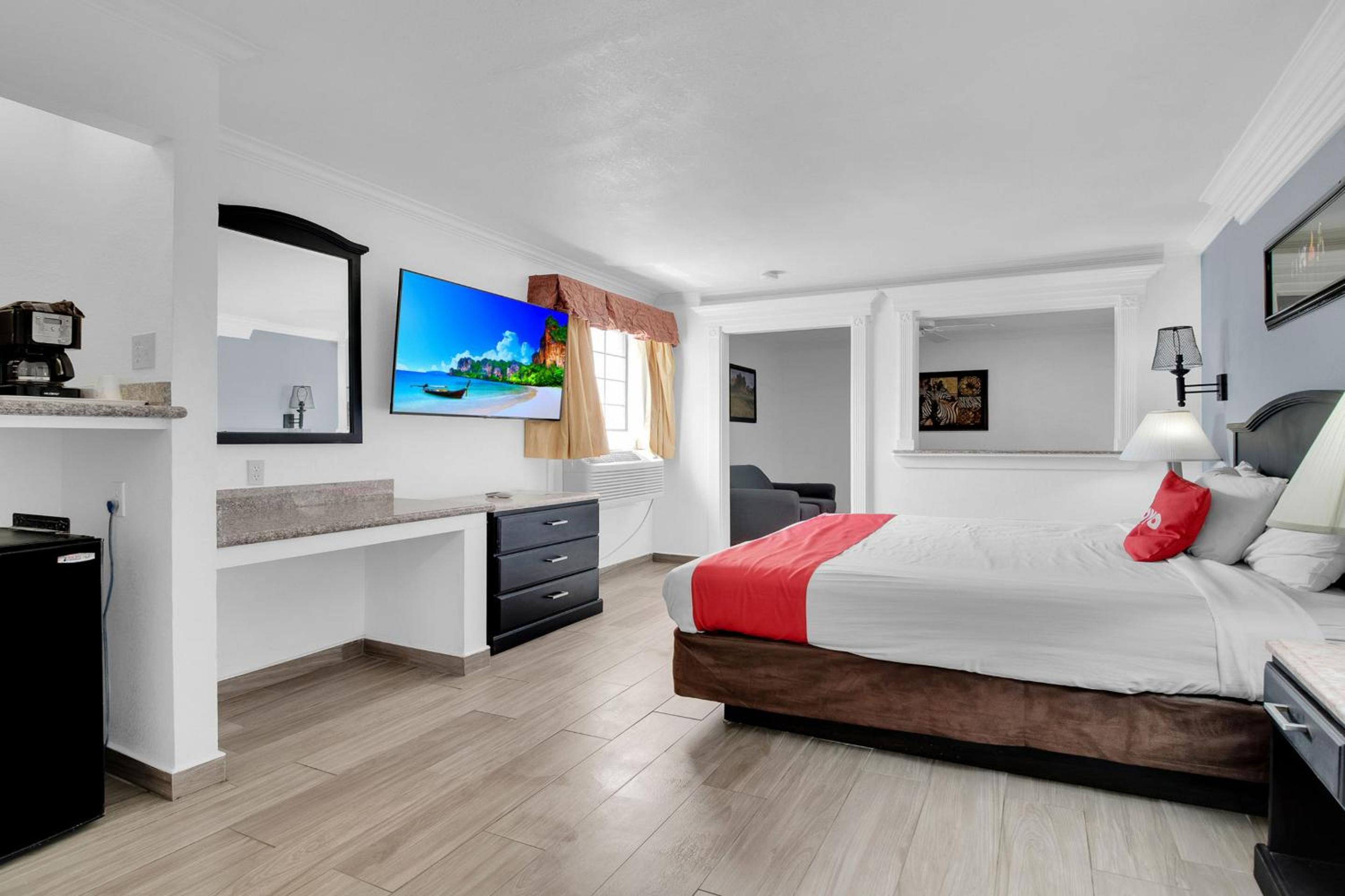 Governor's Suite photo 2