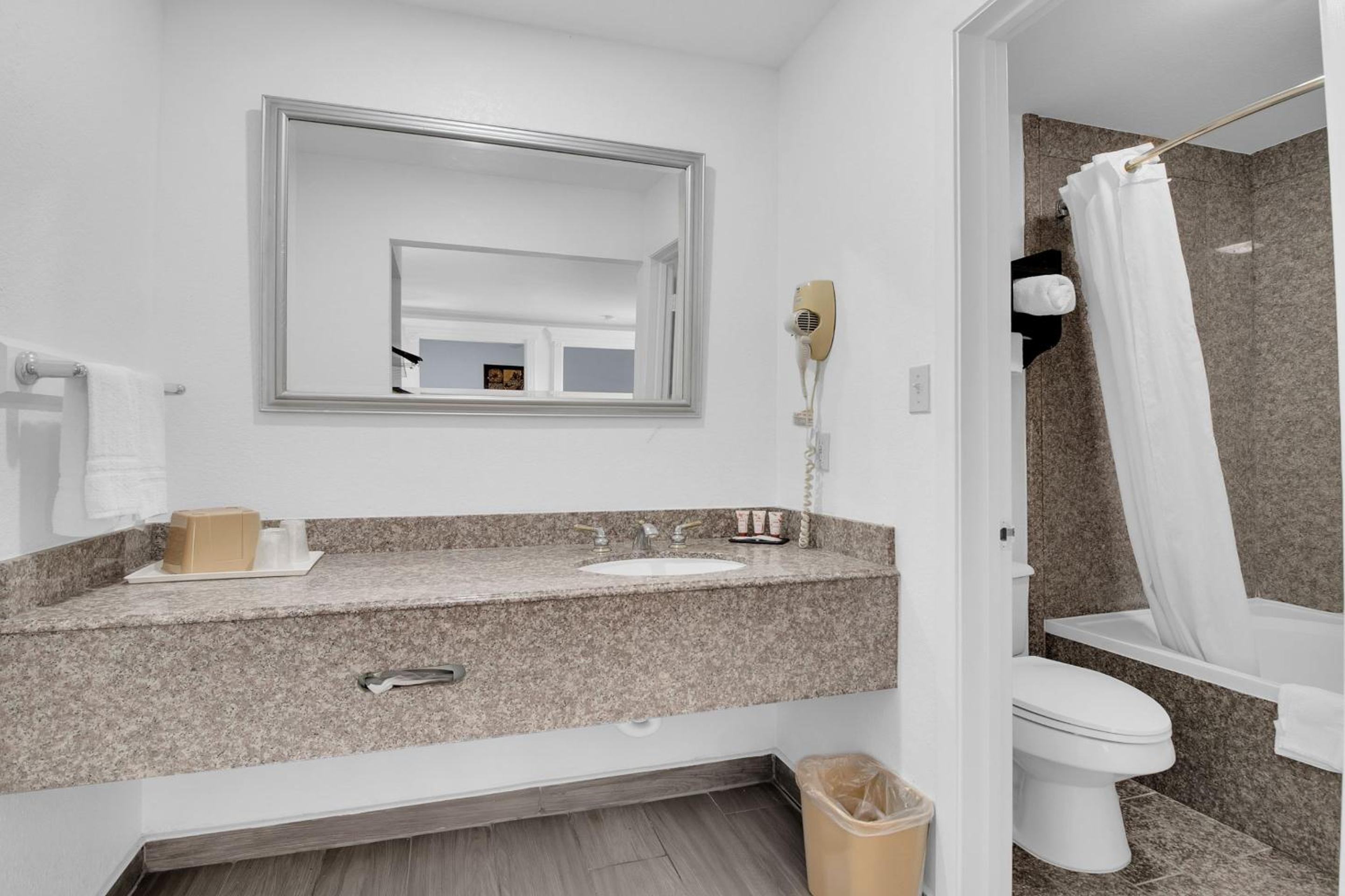 Governor's Suite photo 3