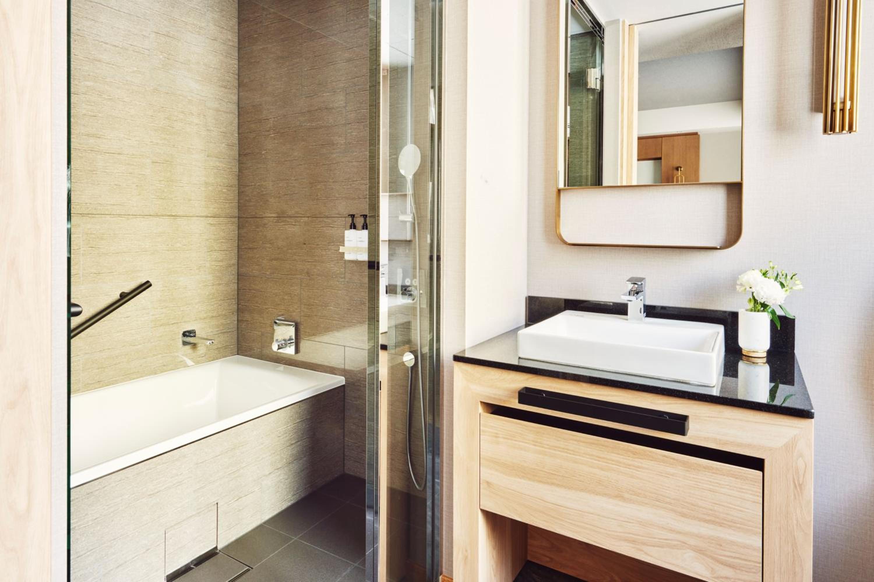 Classic Double Room with Two Double Beds and Slope View - Photo 3