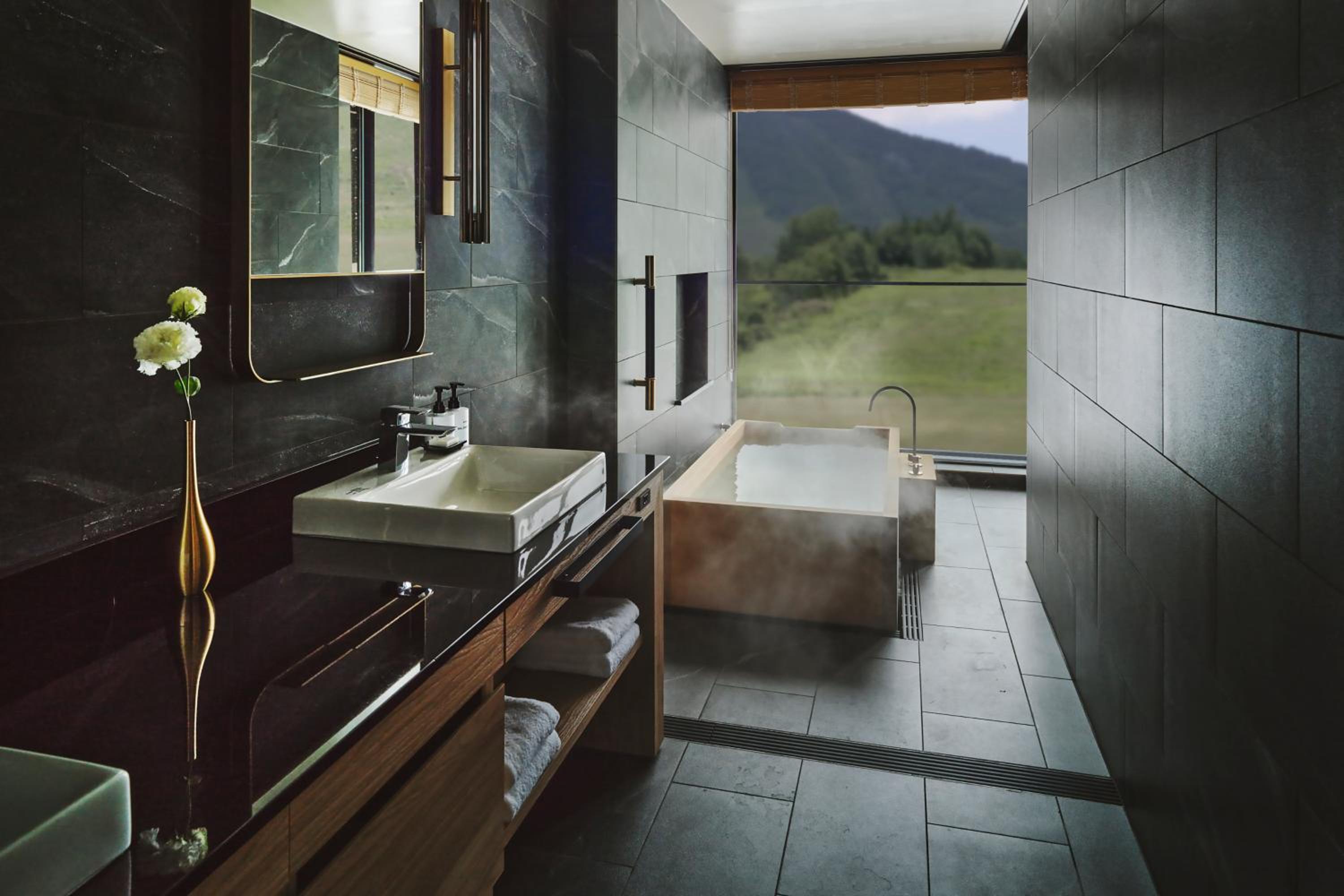 One-Bedroom Suite with Balcony - Photo 4