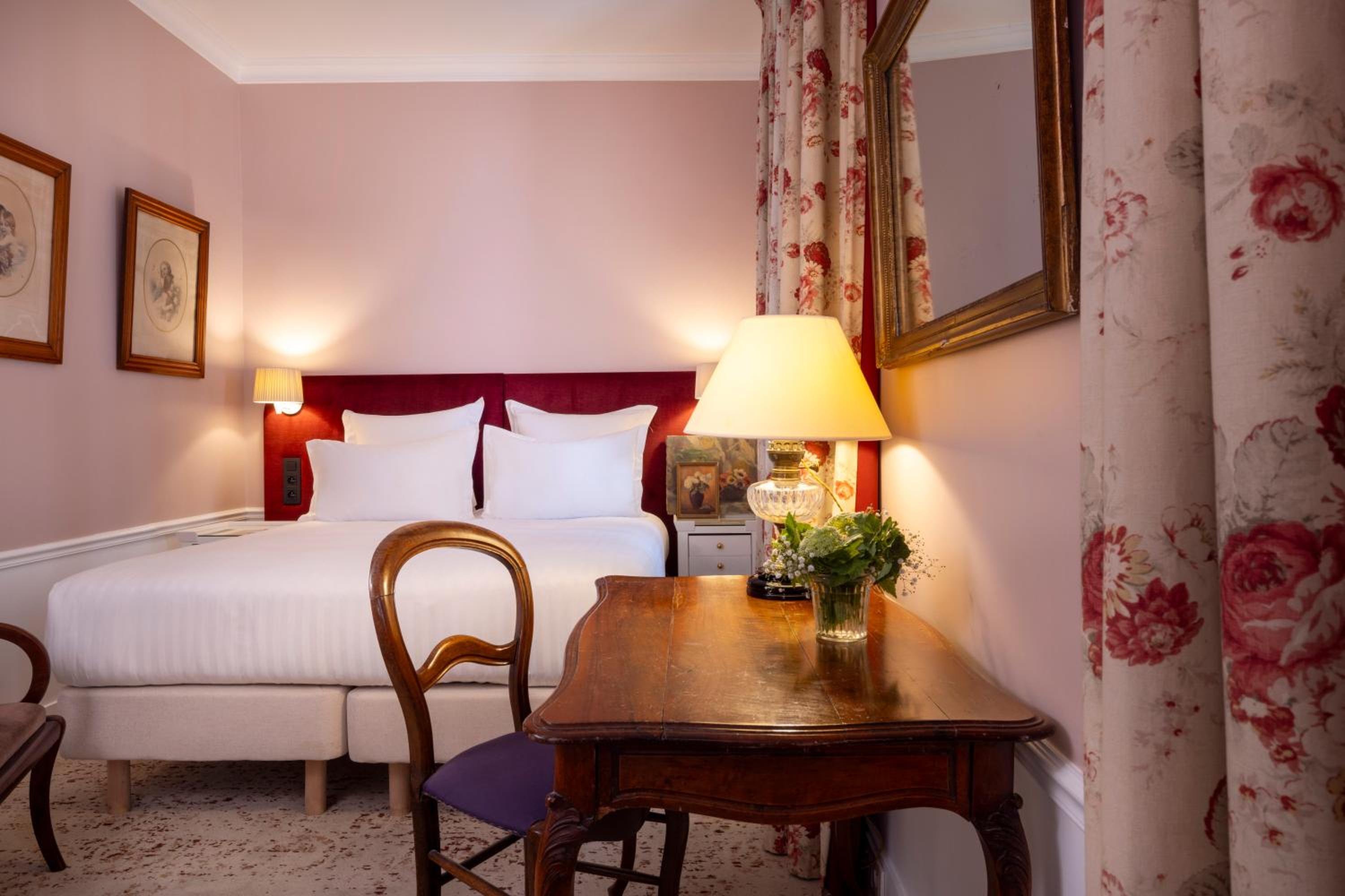 Two Adjacent Rooms thumbnail 5