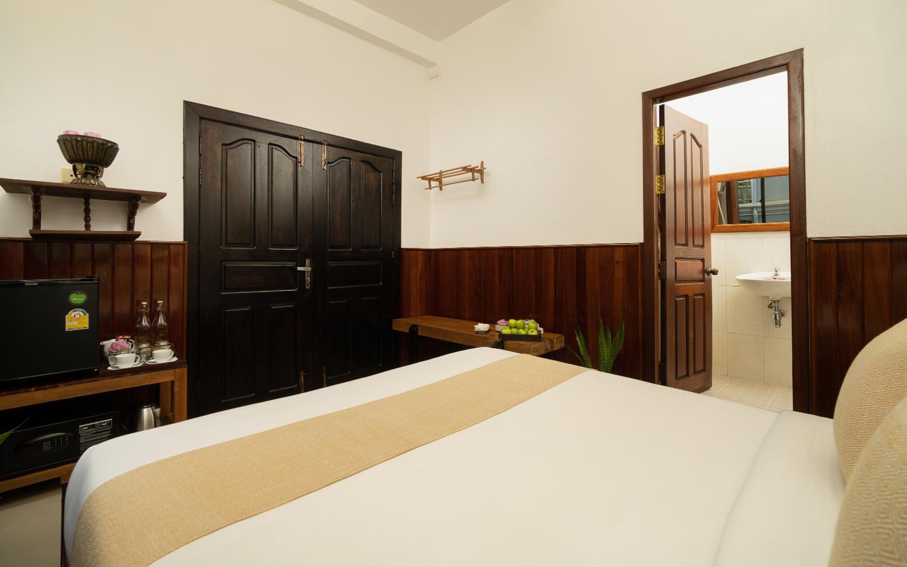 Budget Double Room - Free Workspace + Afternoon Tea + Tree Planting - Photo 3