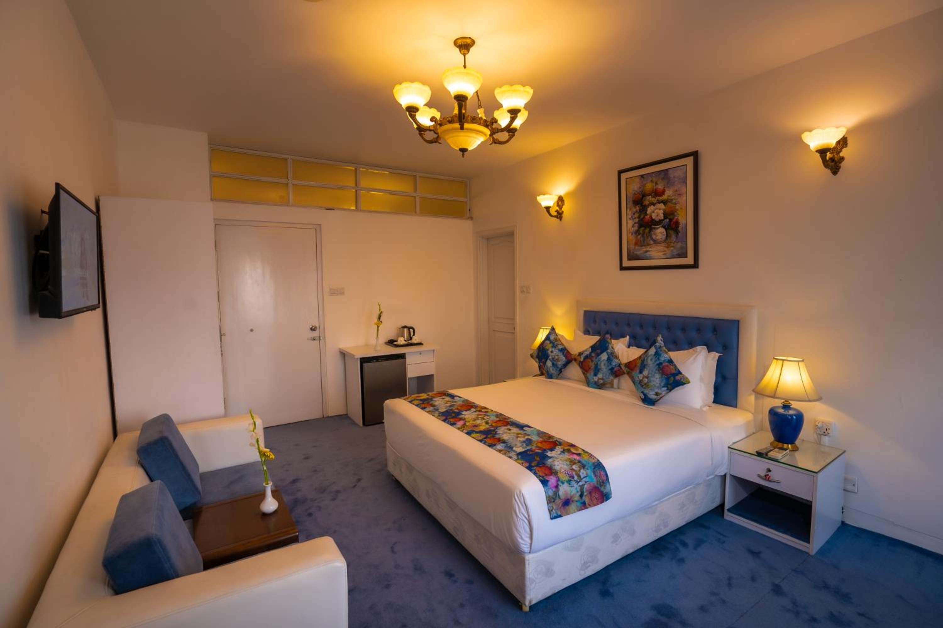 Deluxe Double Room with Balcony photo 3