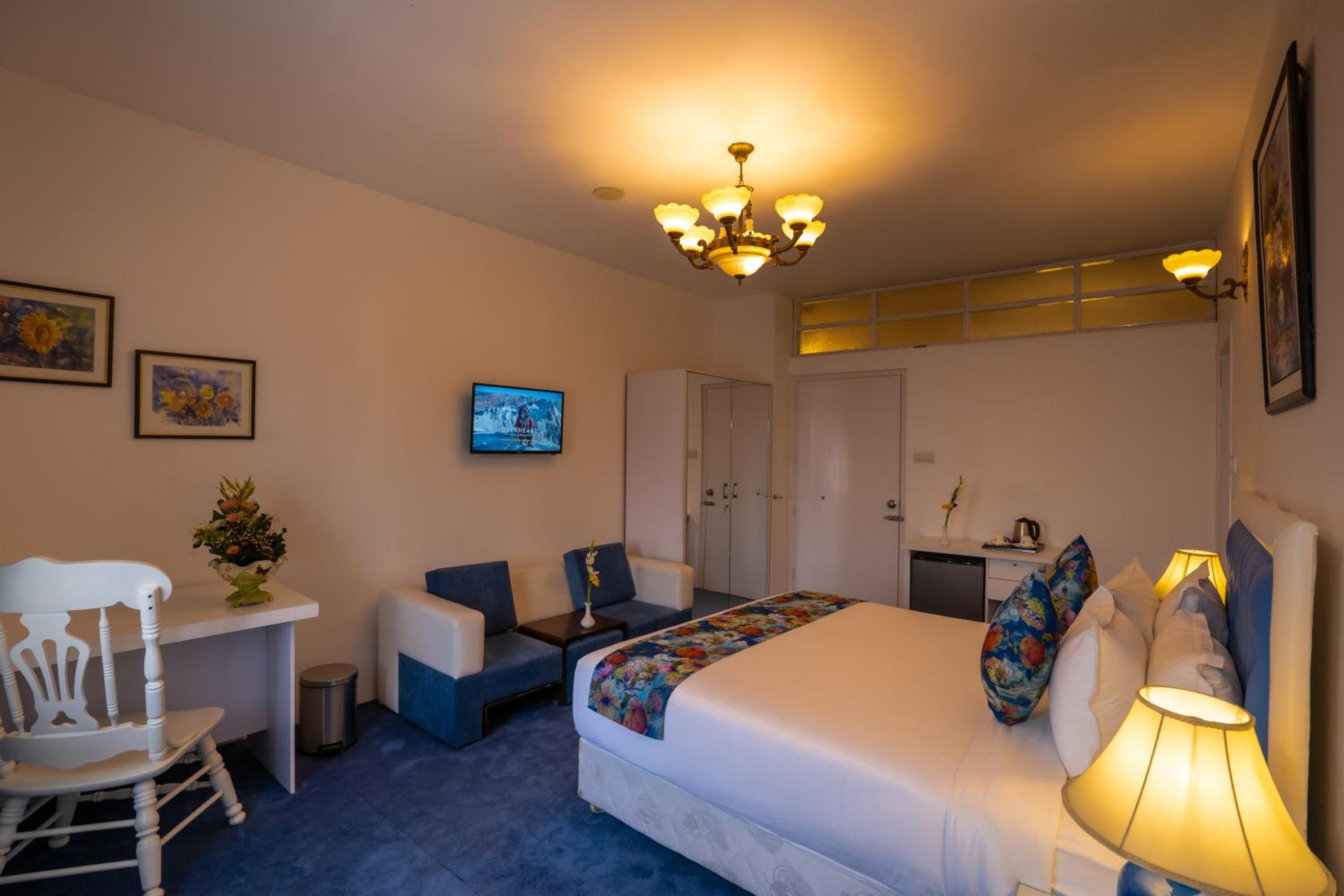 Deluxe Double Room with Balcony photo 2