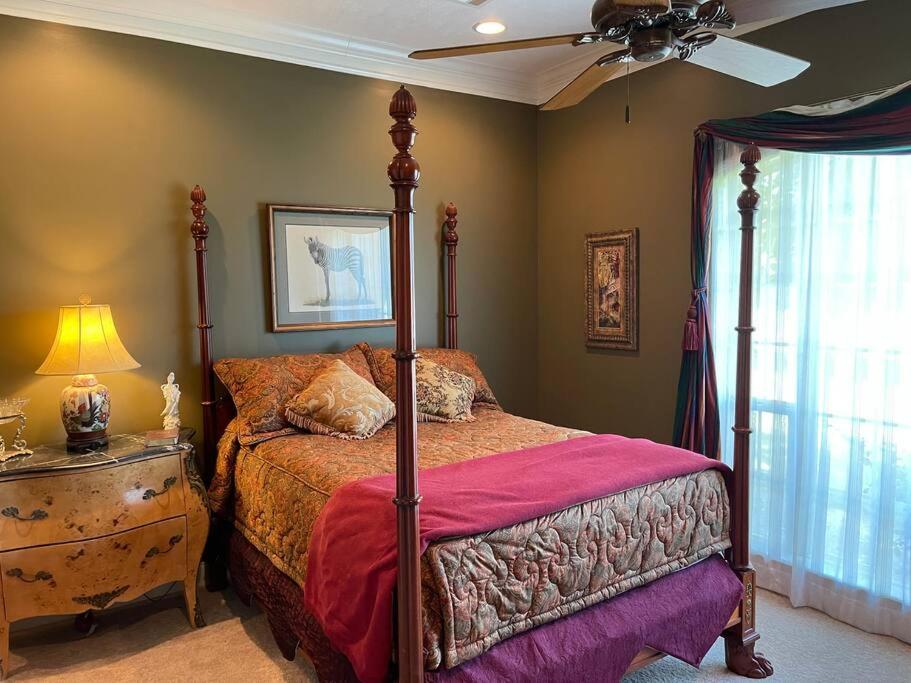 Five-Bedroom House photo 1