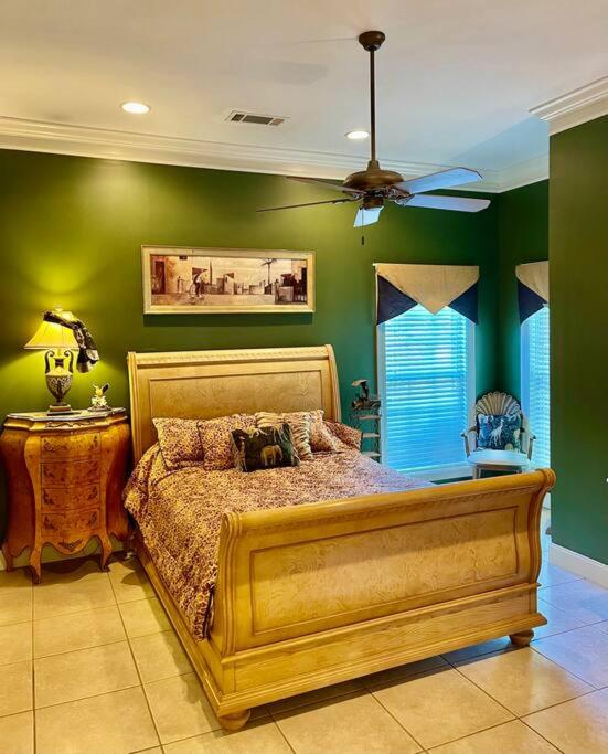 Five-Bedroom House photo 2